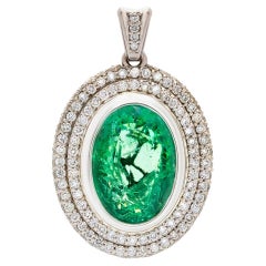 Pendentif en or blanc 14K certifié IGI 10,67 ct émeraude et 1,95 carat diamant