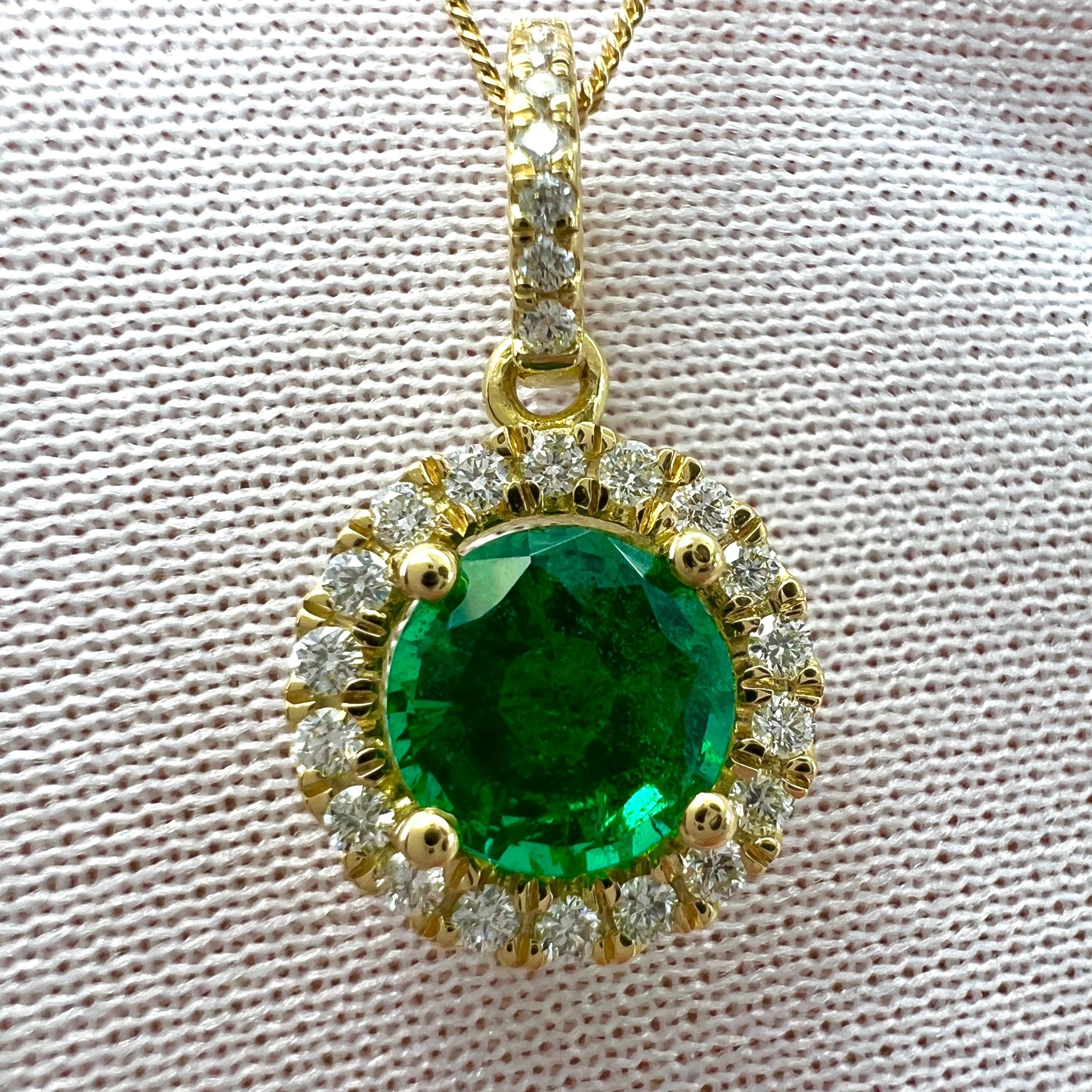 IGI Certified 1.06ct Fine Green Round Cut Emerald Diamond 18k Gold Halo Pendant In New Condition For Sale In Birmingham, GB