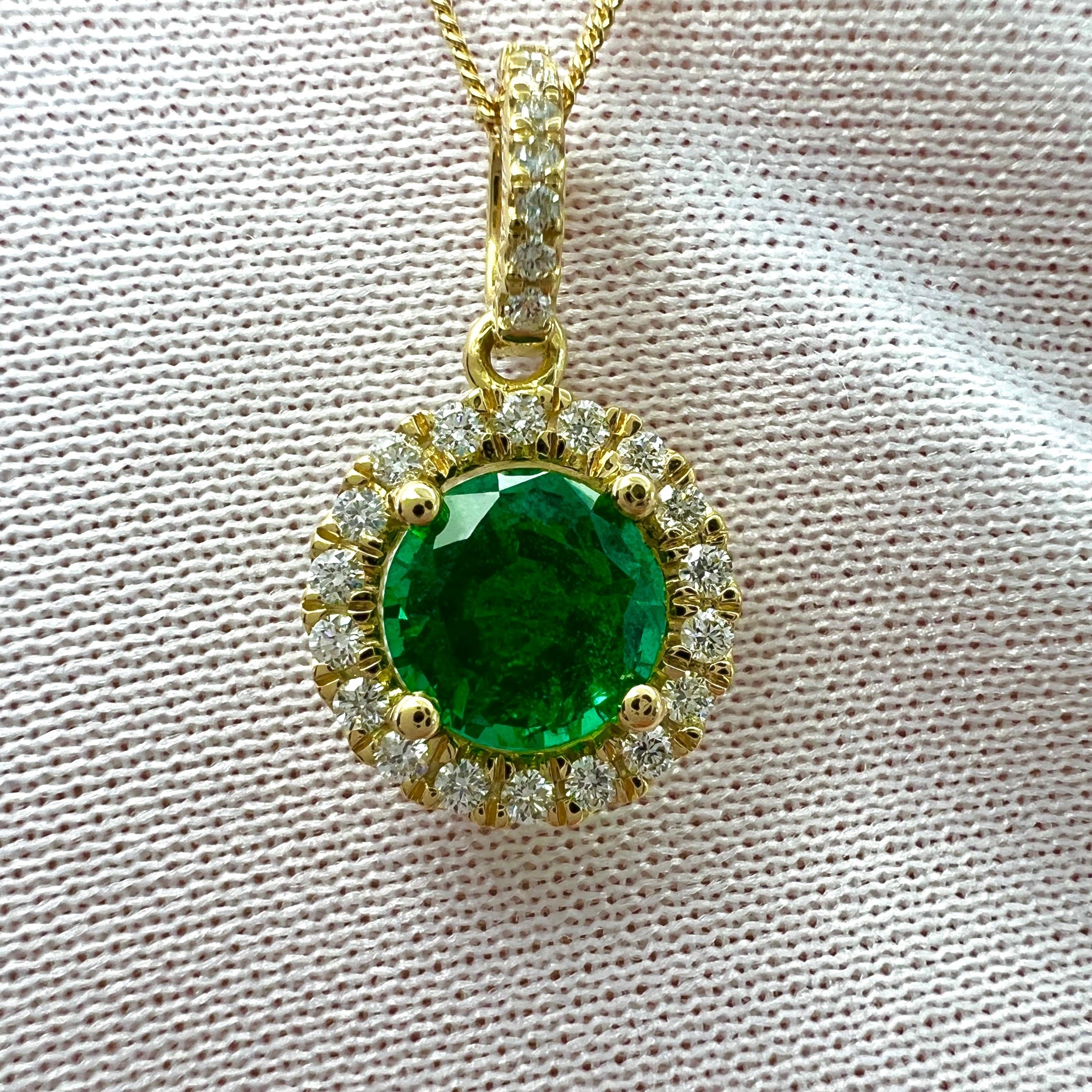 IGI Certified 1.06ct Fine Green Round Cut Emerald Diamond 18k Gold Halo Pendant For Sale 2