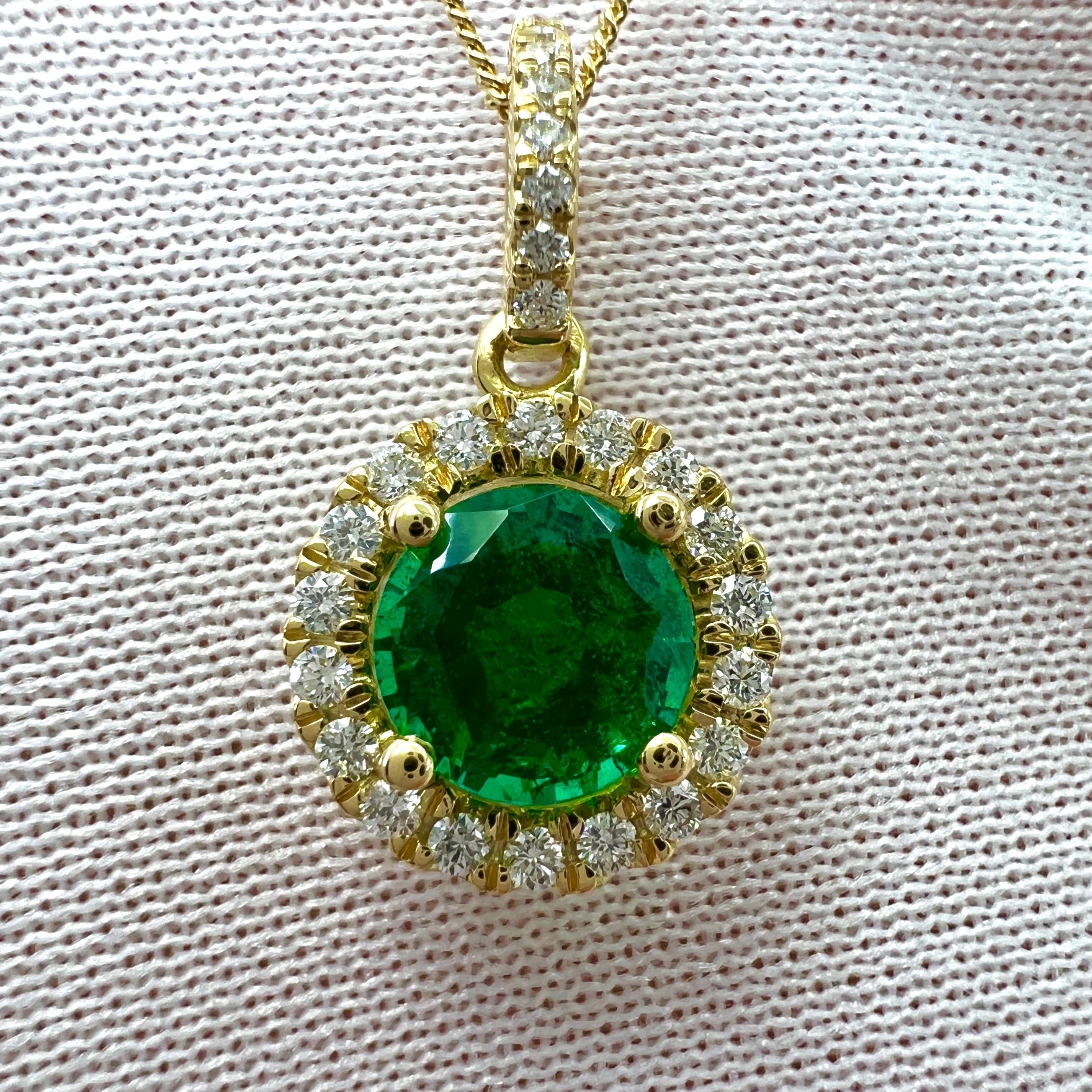 IGI Certified 1.06ct Fine Green Round Cut Emerald Diamond 18k Gold Halo Pendant For Sale 4