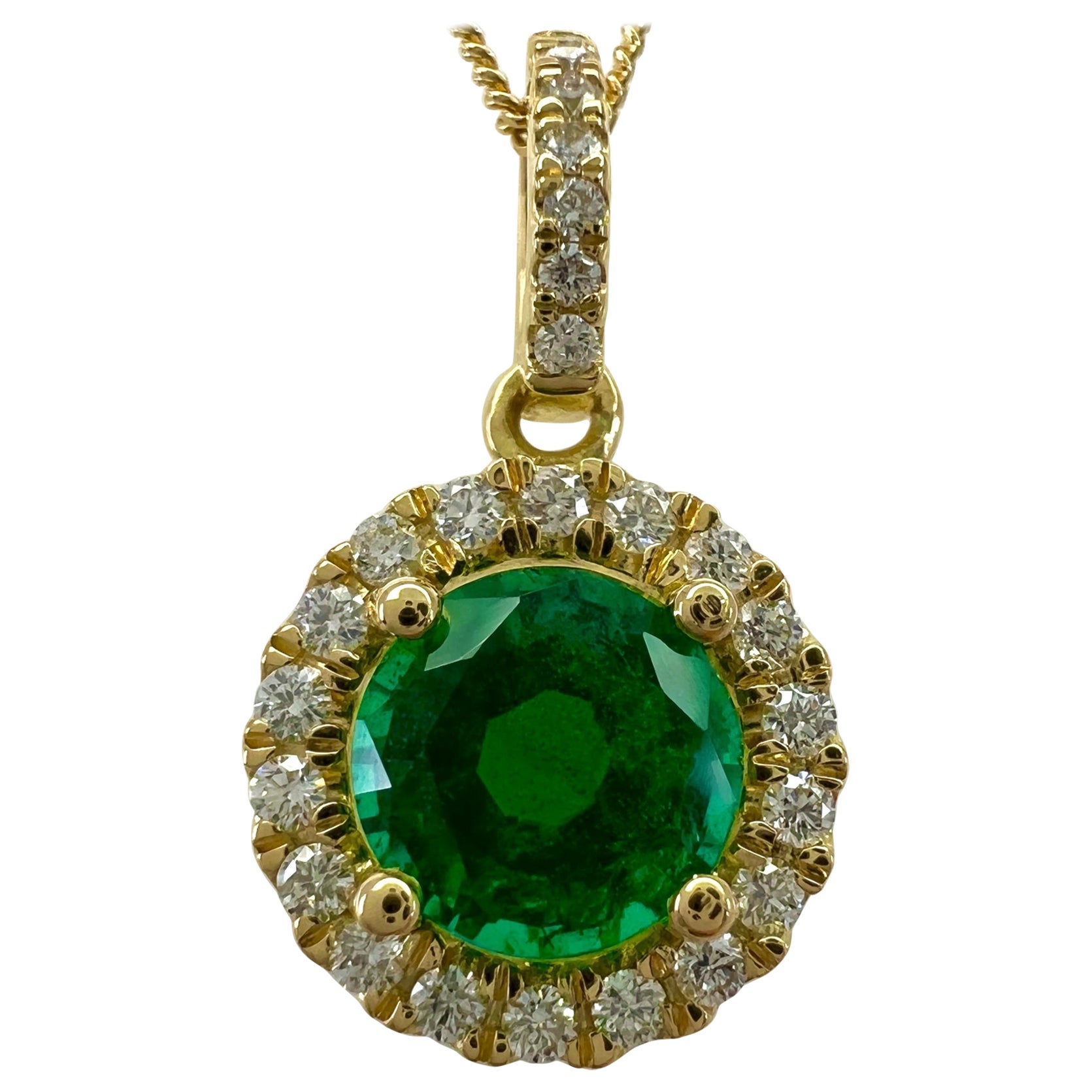 Ciondolo a forma di aureola in oro 18k con diamante smeraldo taglio rotondo verde fine certificato IGI da 1,06 ct.