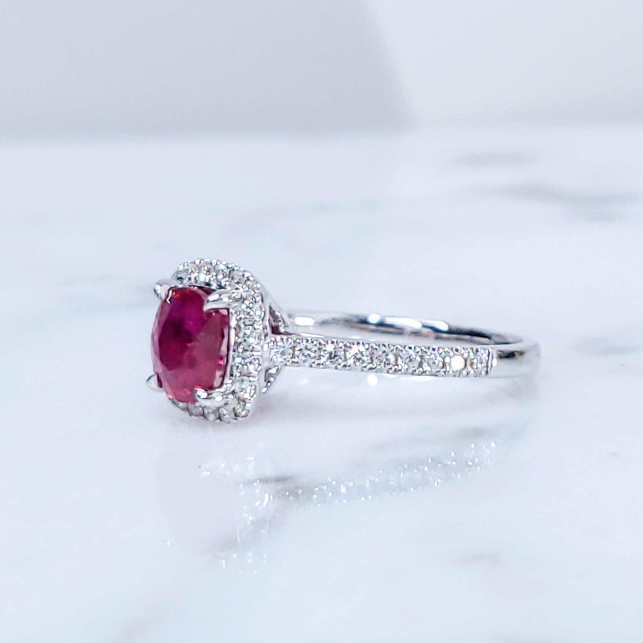IGI Certified 1.07 Carat Pigeon Blood Ruby & Diamond Ring in 18K White Gold For Sale 4