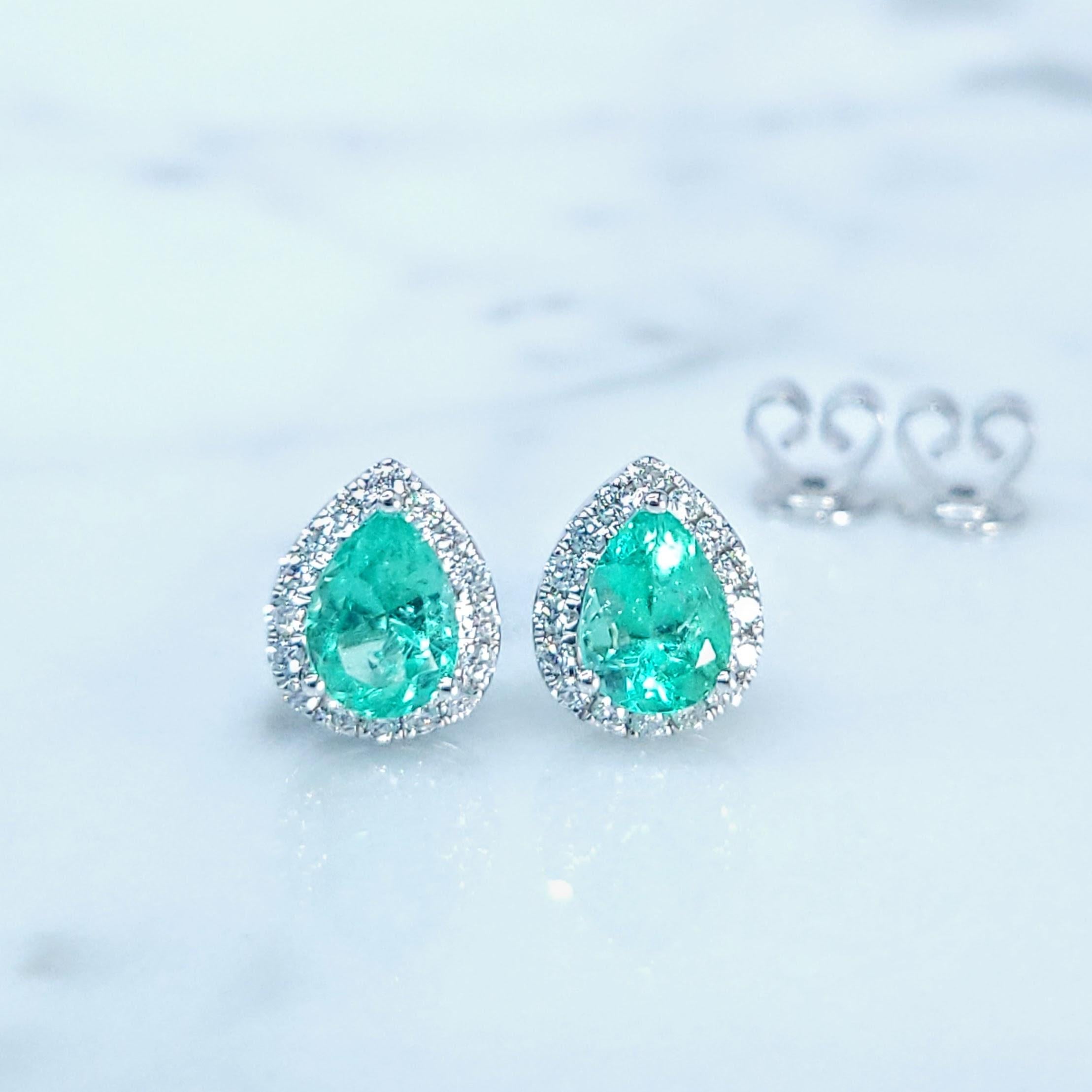 IGI Certified 1.08 Carat Colombian Emerald & Diamond Earrings in 18K White Gold For Sale 4