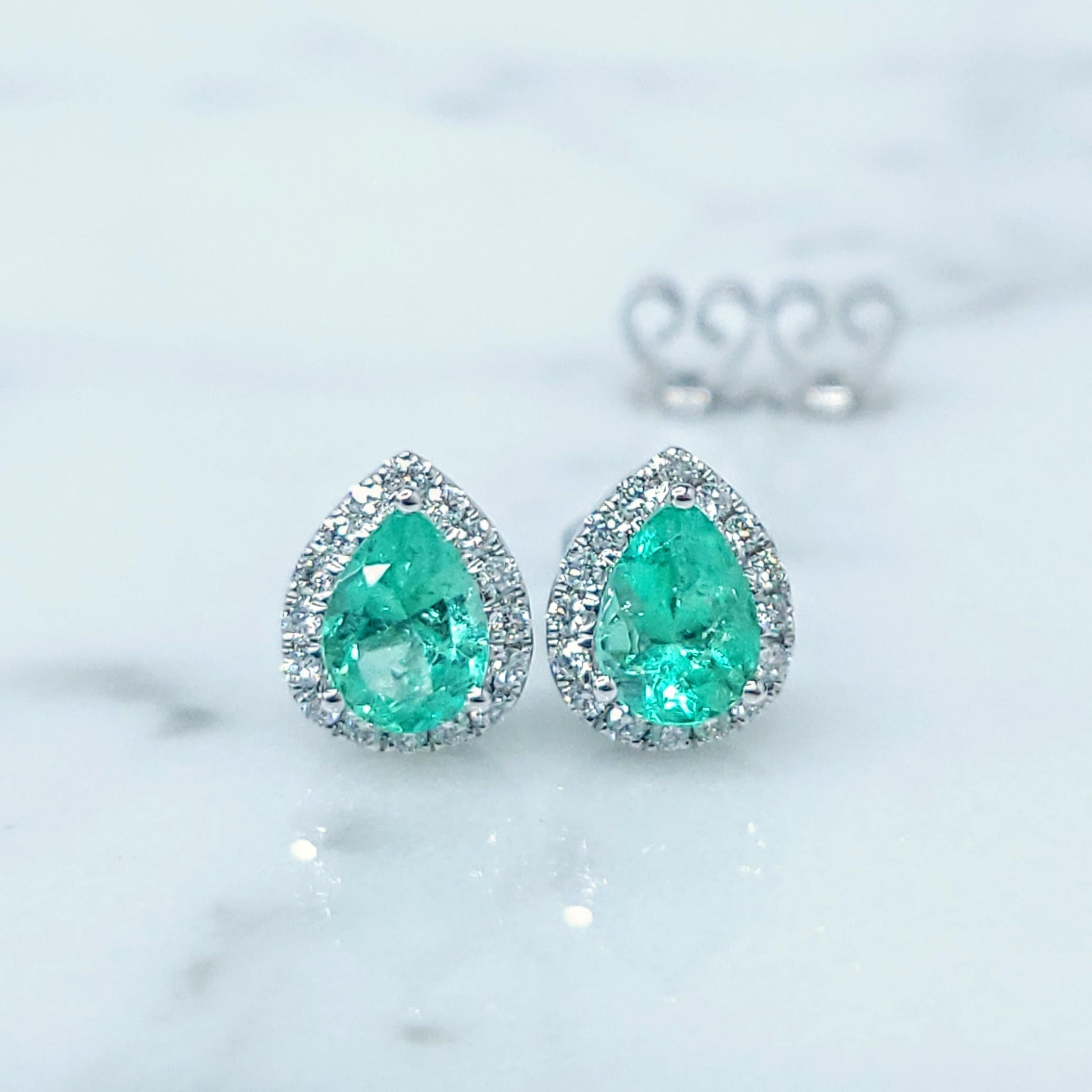 Modern IGI Certified 1.08 Carat Colombian Emerald & Diamond Earrings in 18K White Gold For Sale