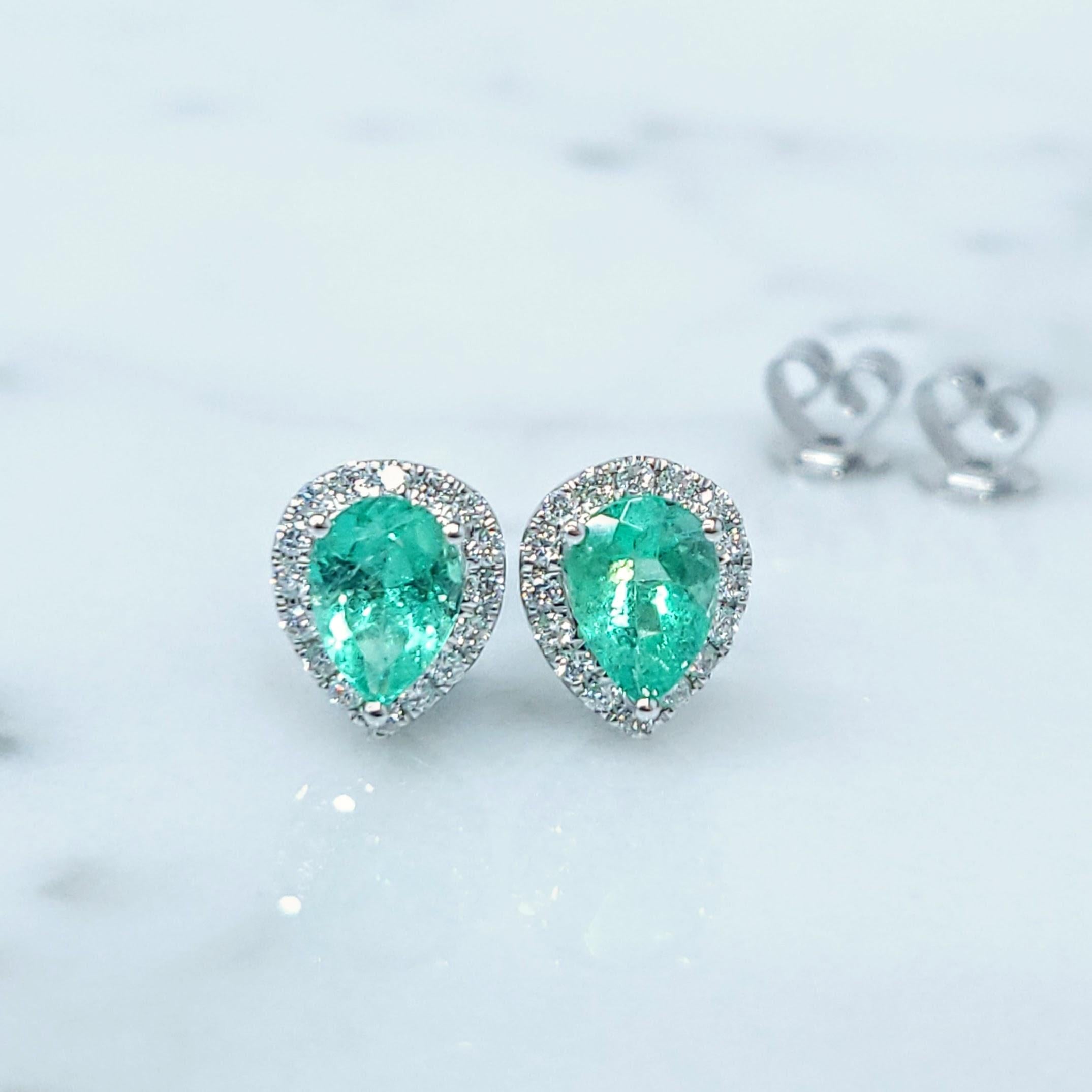 Pear Cut IGI Certified 1.08 Carat Colombian Emerald & Diamond Earrings in 18K White Gold For Sale