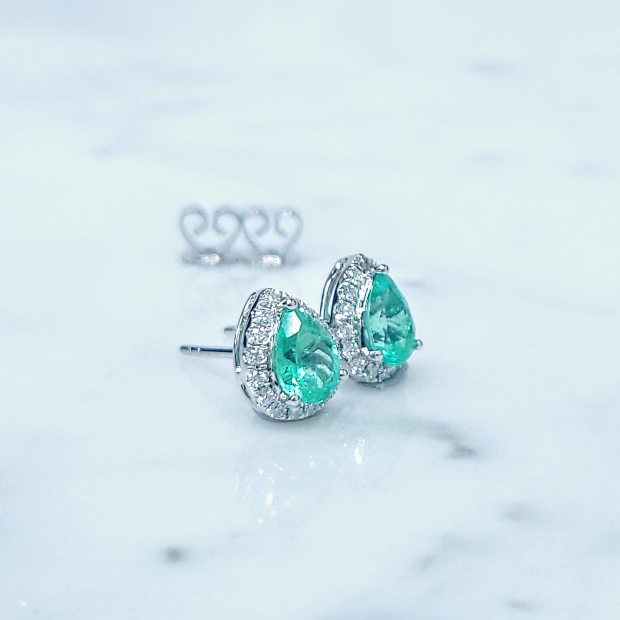 IGI Certified 1.08 Carat Colombian Emerald & Diamond Earrings in 18K White Gold For Sale 1