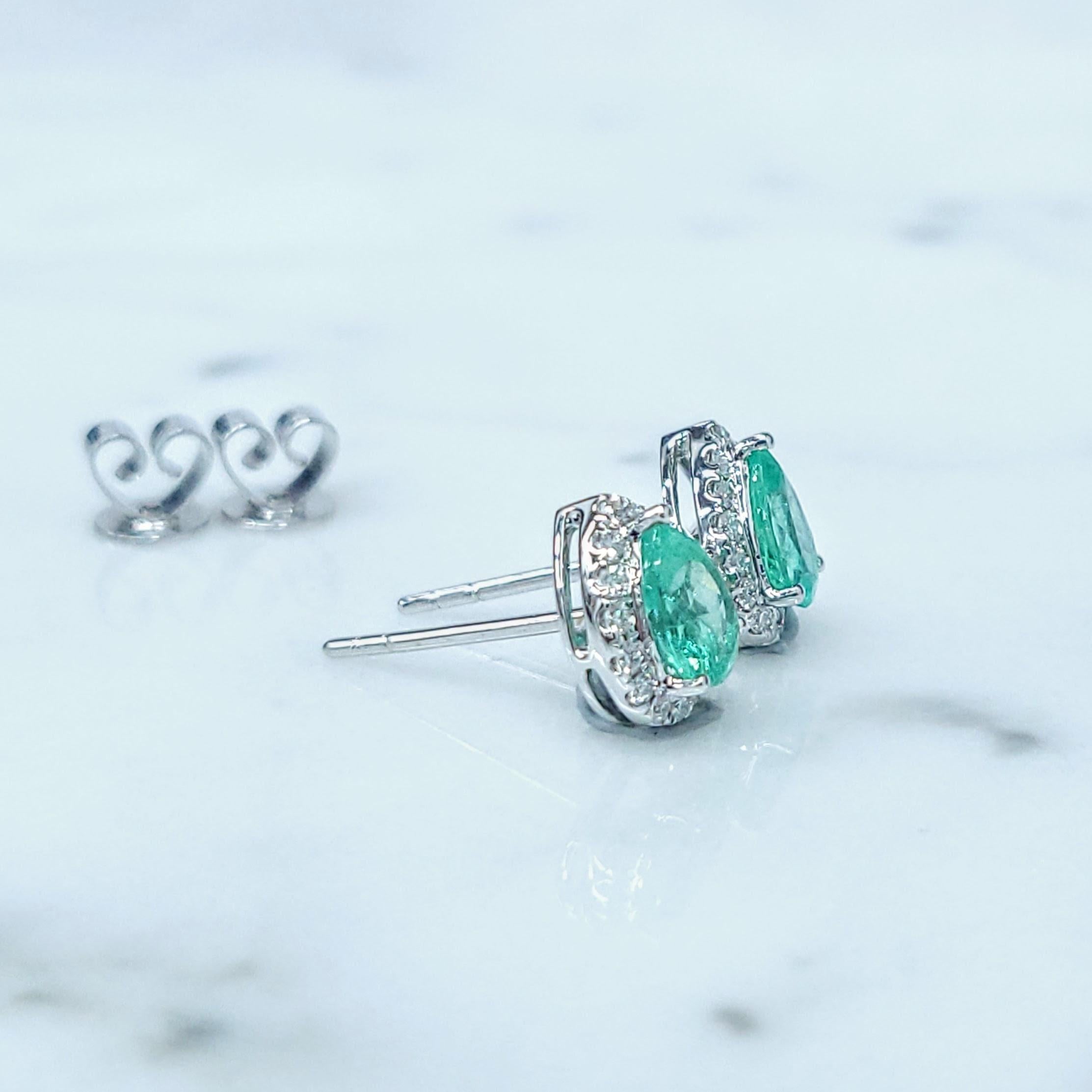 IGI Certified 1.08 Carat Colombian Emerald & Diamond Earrings in 18K White Gold For Sale 3