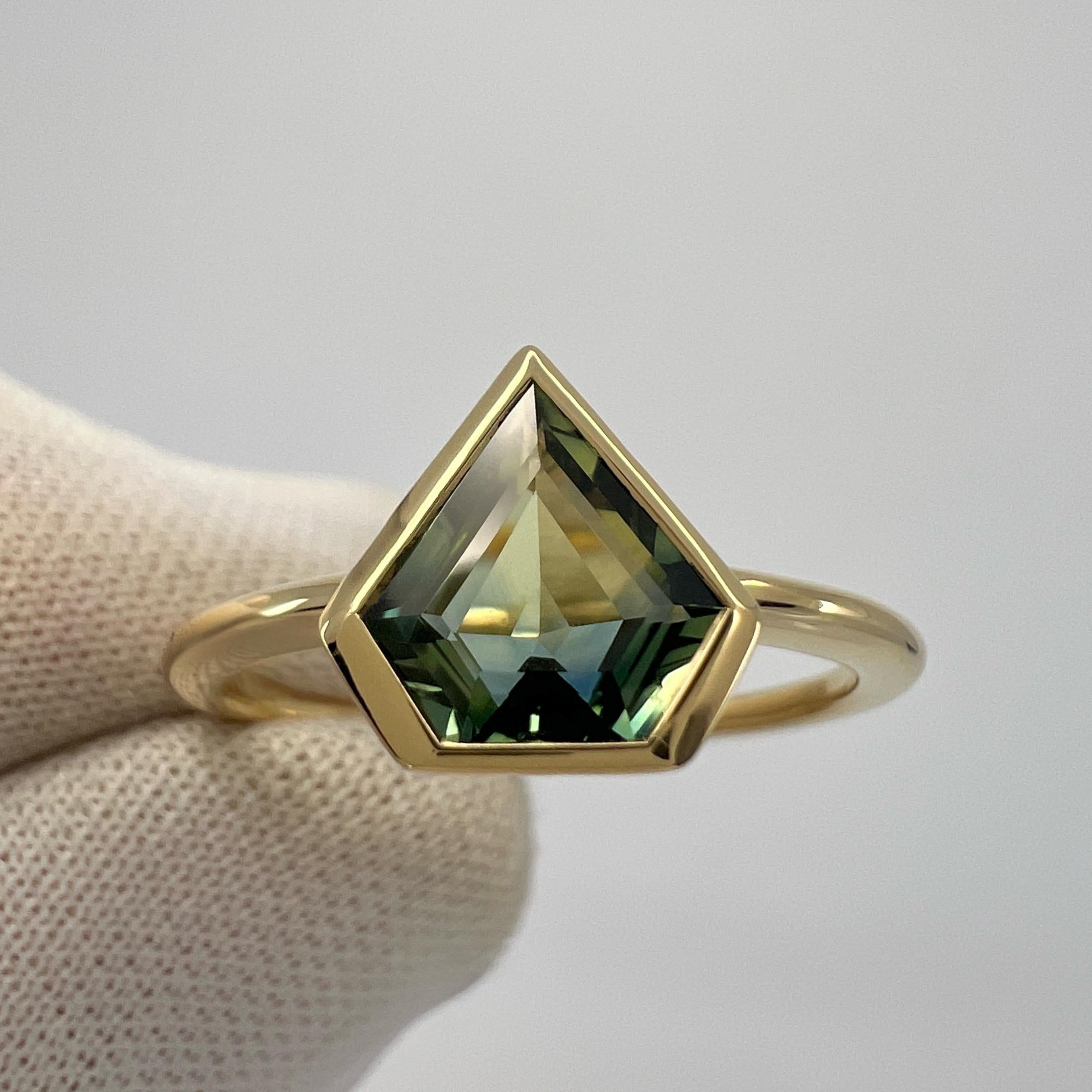 IGI Certified 1.08ct Parti Colour Sapphire Shield Cut 18k Gold Solitaire Ring In New Condition In Birmingham, GB