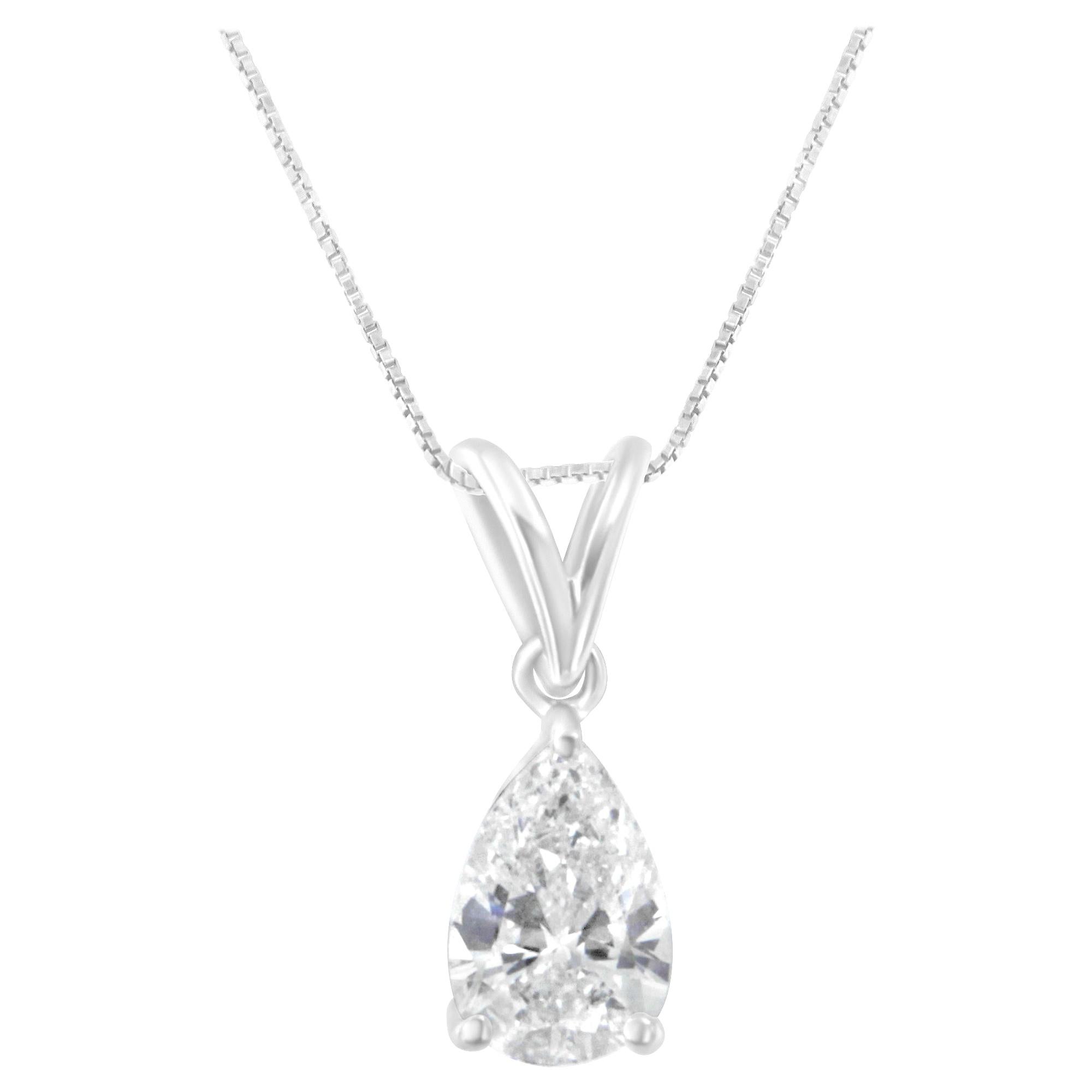 Collana con ciondolo a forma di pera con diamante da 1/2ct TDW in oro bianco certificato IGI 'I-J, I1'.