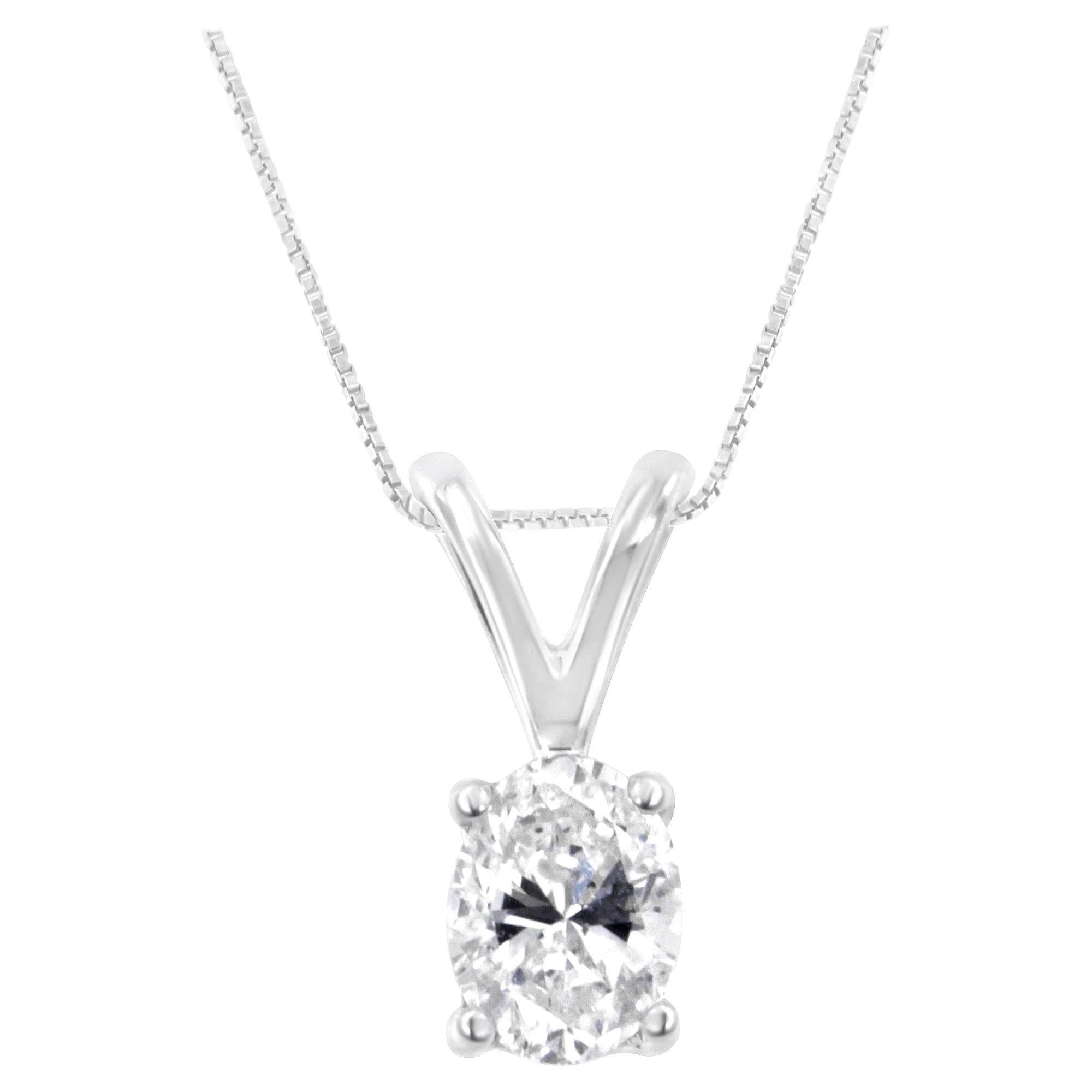 IGI Certified 10K White Gold 1/5ct TDW Diamond Oval Pendant Necklace 'H-I, I1'