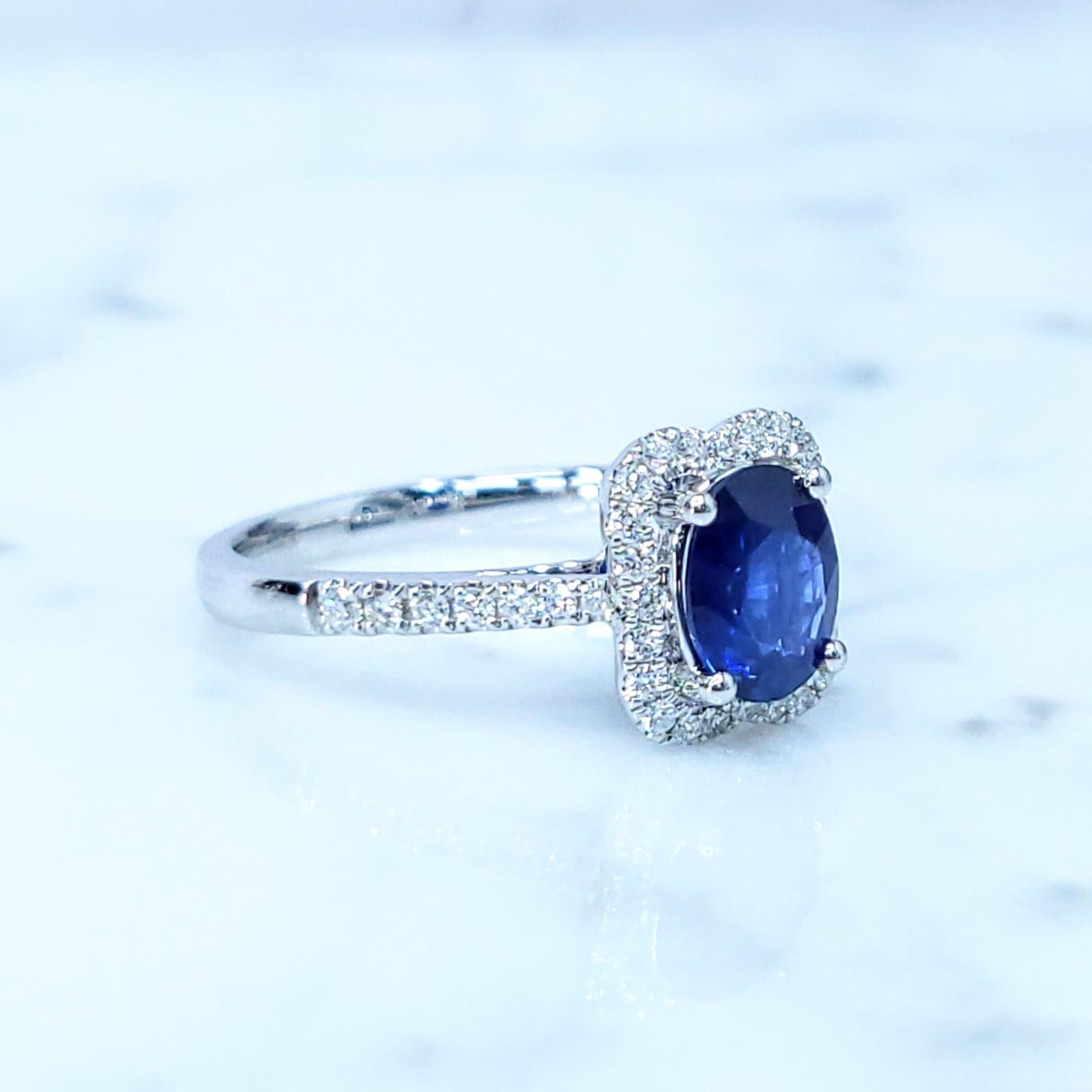 IGI Certified 1.10  Carat Blue Sapphire & Diamond Ring in 18K White Gold For Sale 4
