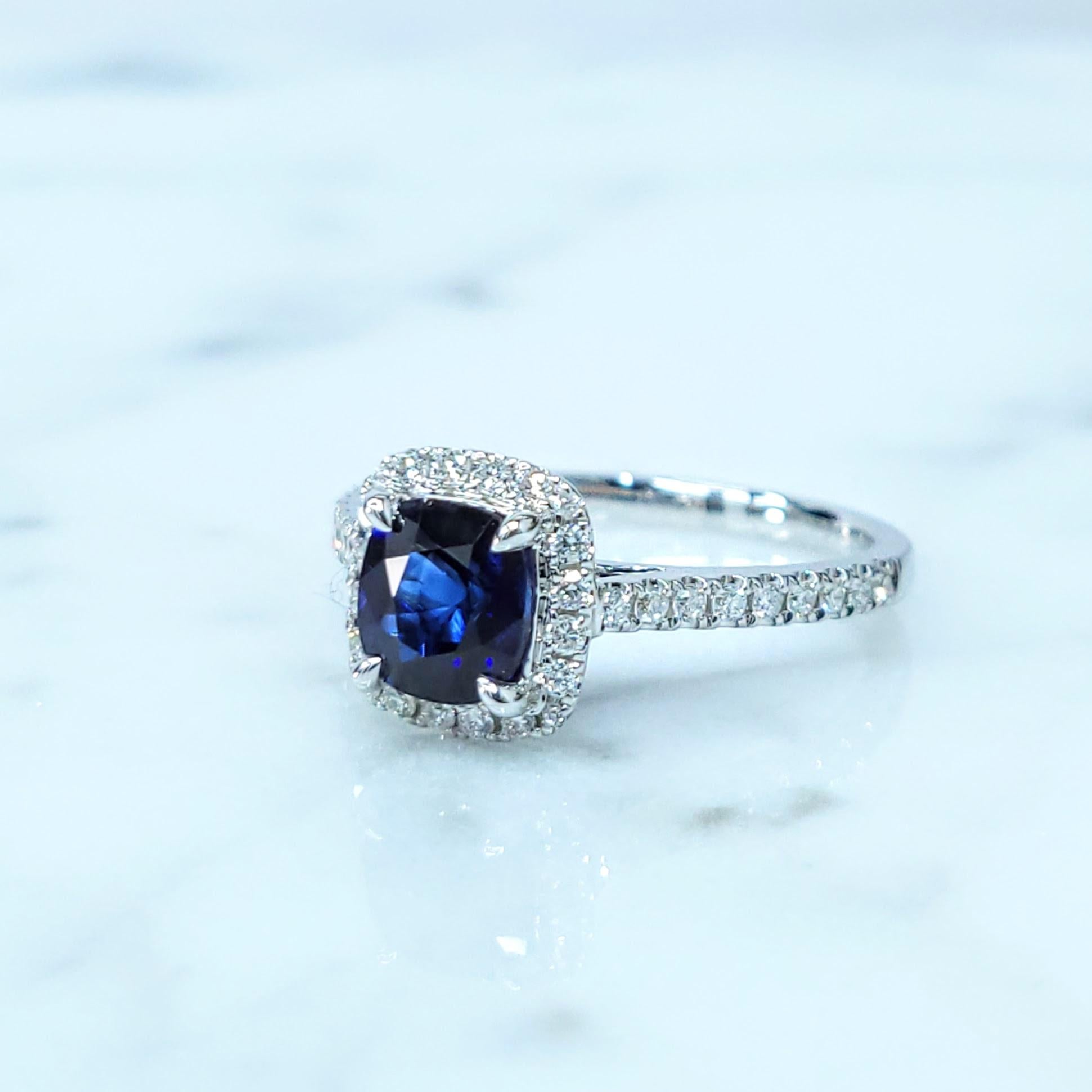 IGI-zertifizierter 1,10 Karat blauer Saphir & Diamantring aus 18 Karat Weißgold Damen im Angebot