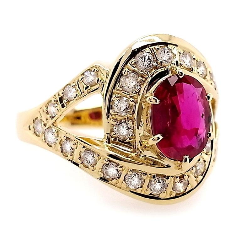 IGI Certified 1.10ct Natural Ruby and 0.60ct Diamonds 18k Yellow Gold Ring For Sale 1