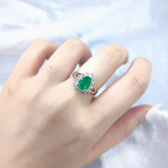 IGI Certified 1.11 Carat Colombian Emerald and Diamond Ring