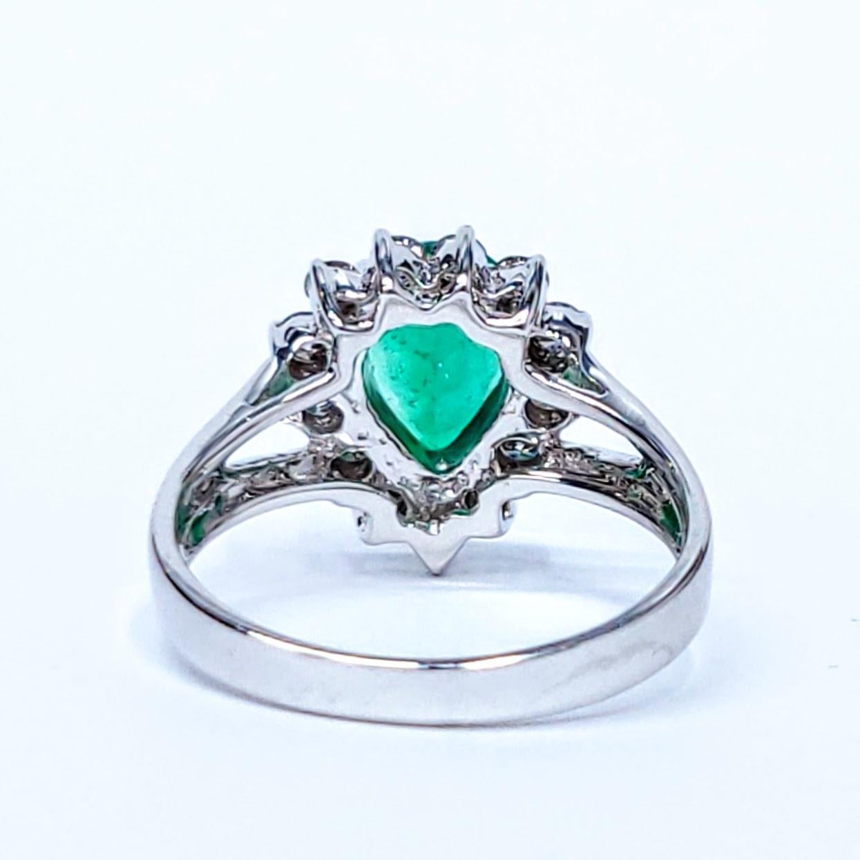 Taille poire Bague certifiée IGI de 1,11 carat d'émeraude colombienne et de diamant en vente