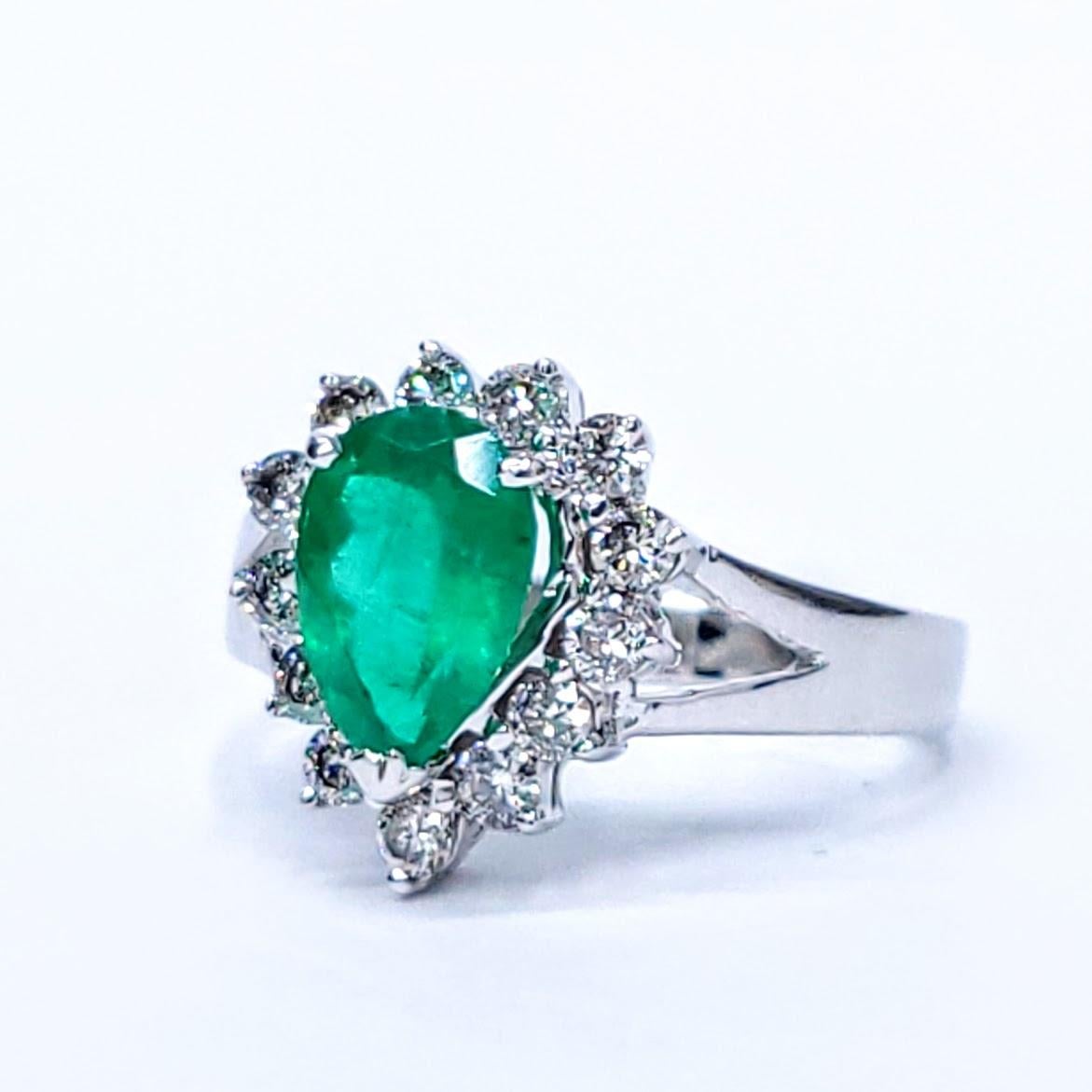 Bague certifiée IGI de 1,11 carat d'émeraude colombienne et de diamant Neuf - En vente à KOWLOON, HK