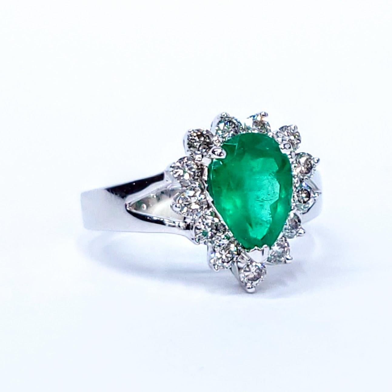 Bague certifiée IGI de 1,11 carat d'émeraude colombienne et de diamant Pour femmes en vente