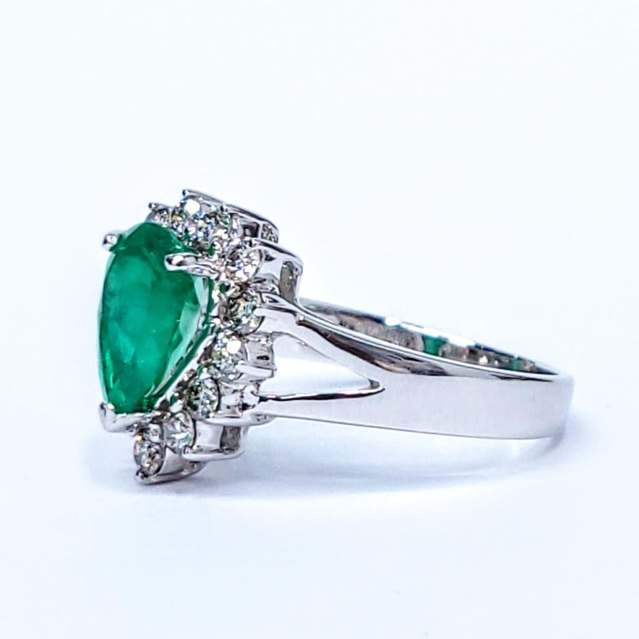 Bague certifiée IGI de 1,11 carat d'émeraude colombienne et de diamant en vente 3