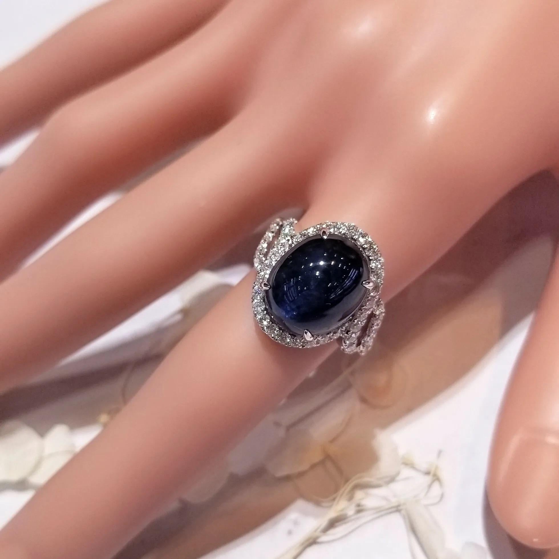 IGI Certified 11.12 Carat Blue Cabochon Sapphire & Diamond Ring in 18K WhiteGold In New Condition For Sale In KOWLOON, HK