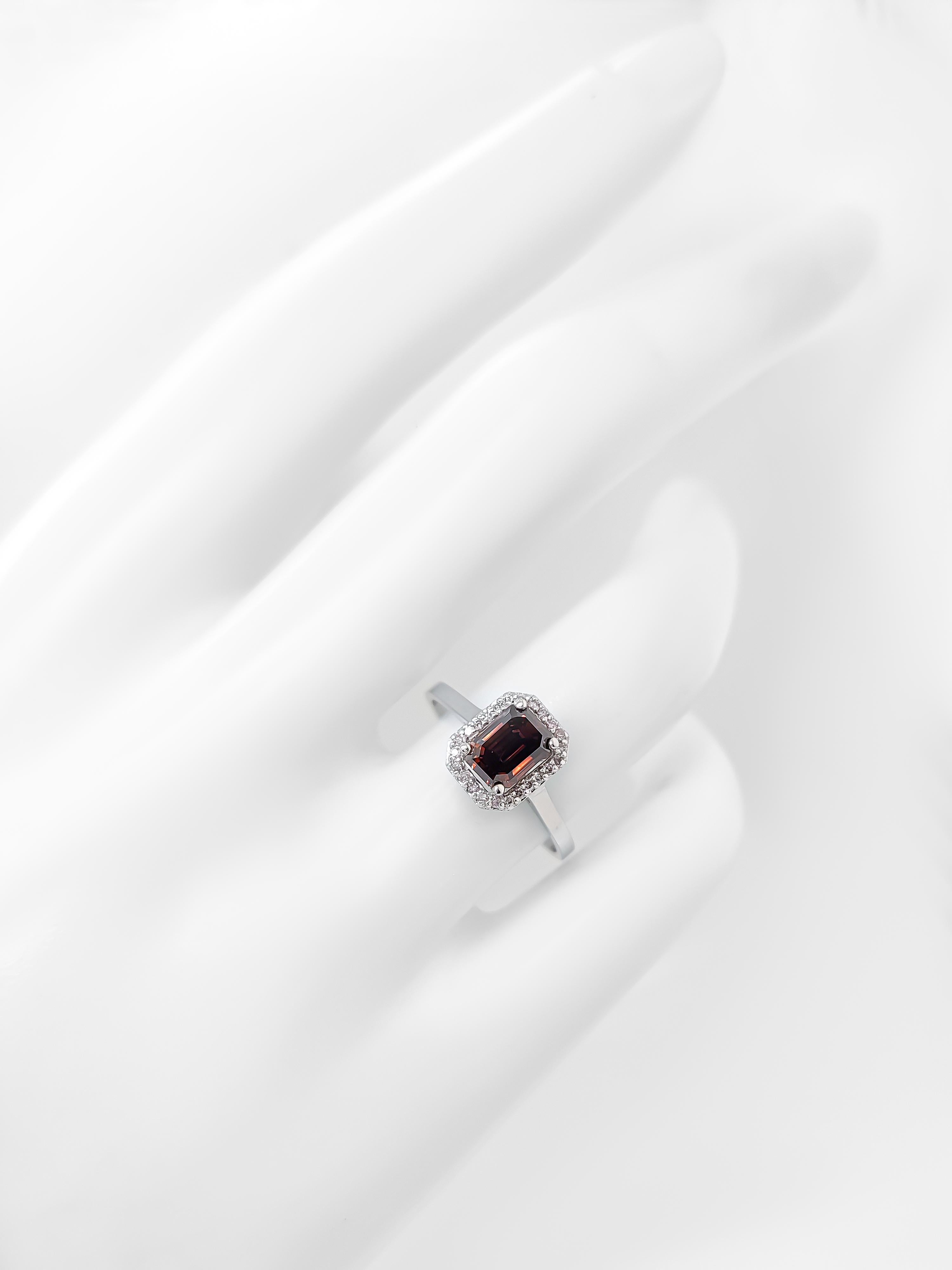 IGI Certified 1.11ctw Emerald Diamond Deep Reddish Brown Cocktail Ring 14k Gold In New Condition For Sale In Ramat Gan, IL