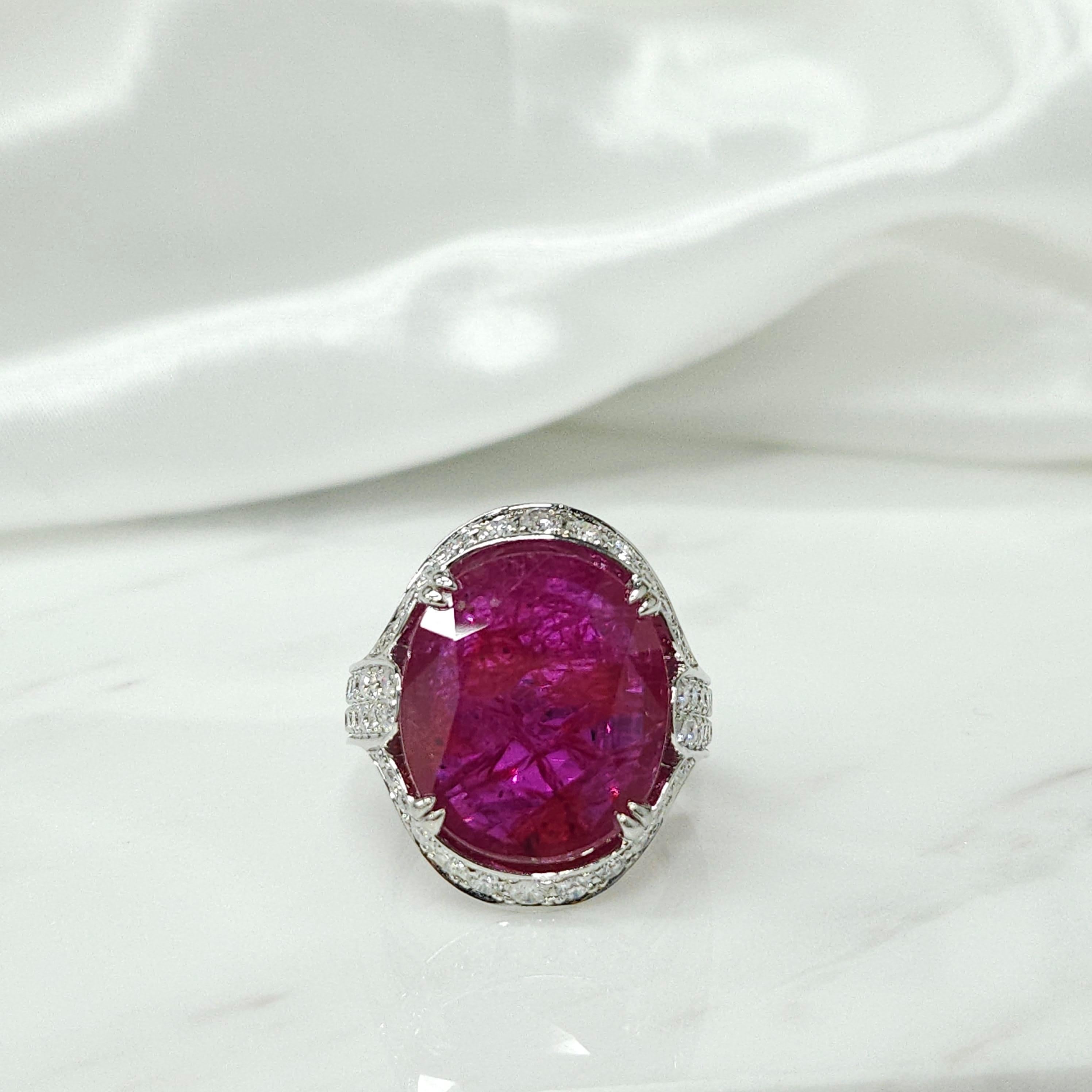 IGI Certified 11.39 Carat Ruby & Diamond Ring in 18K White Gold In New Condition For Sale In KOWLOON, HK