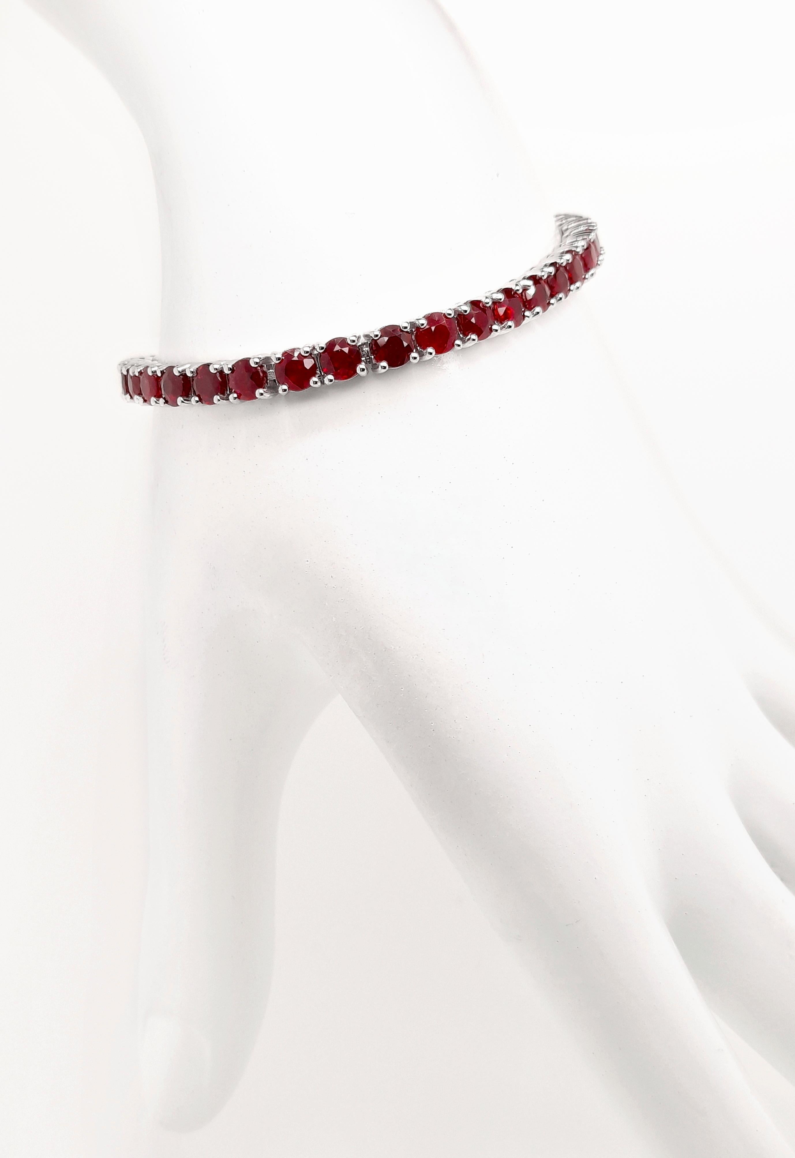 IGI Certified 11.46ct Natural Rubies 14K White Gold Bracelet In New Condition For Sale In Hong Kong, HK