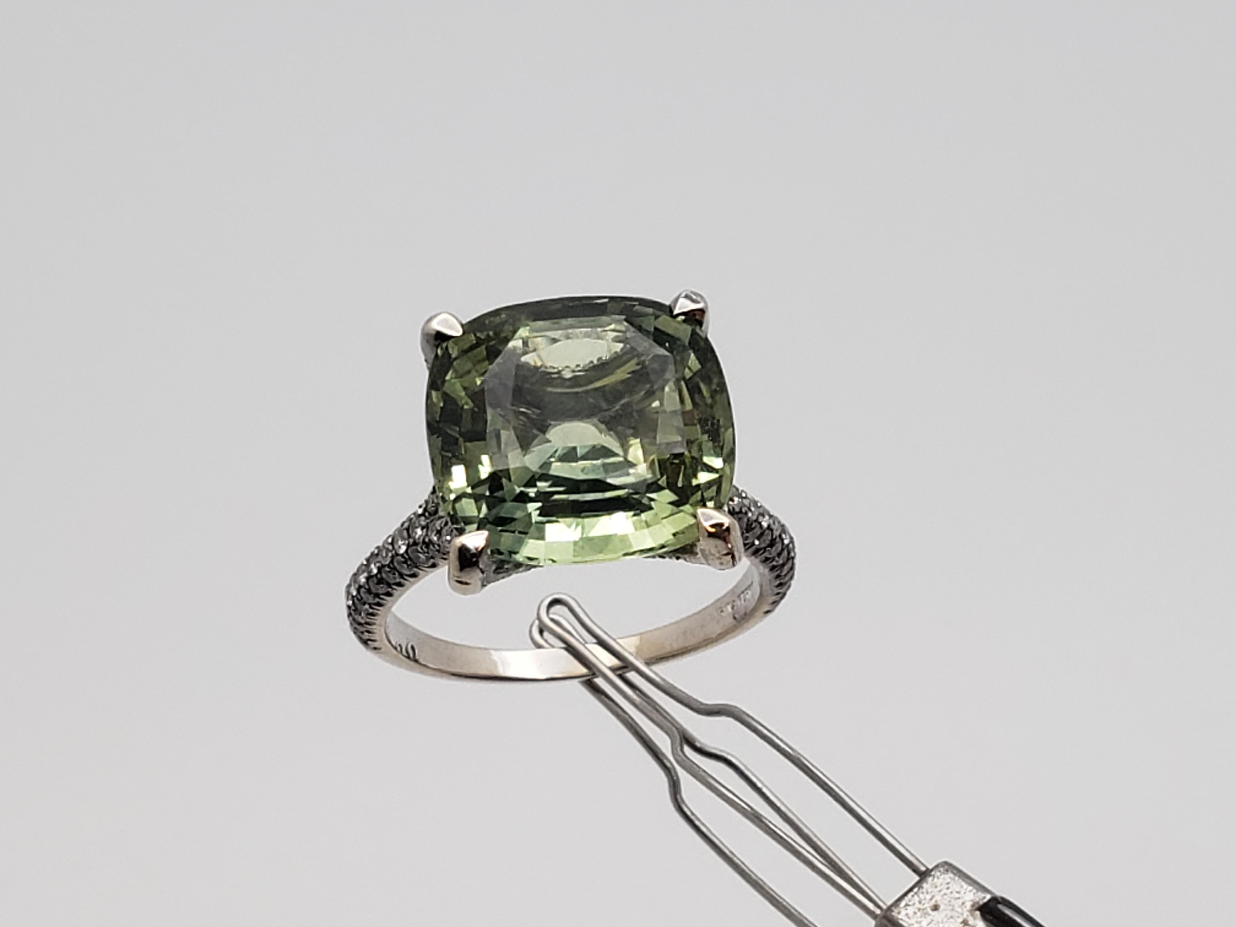 Anello di fidanzamento in oro bianco 18 carati con zaffiro verde da 11,63 carati certificato IGI in vendita 8