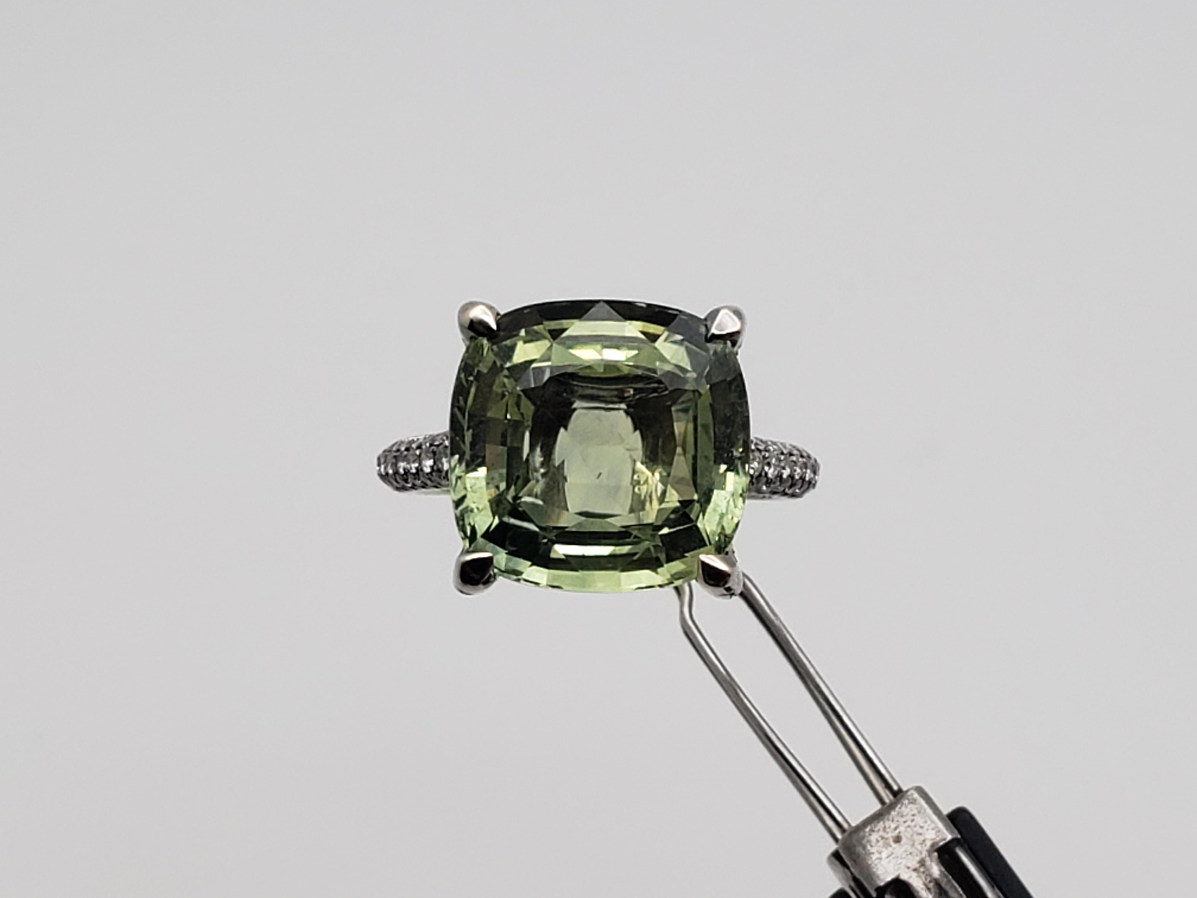 Anello di fidanzamento in oro bianco 18 carati con zaffiro verde da 11,63 carati certificato IGI in vendita 9