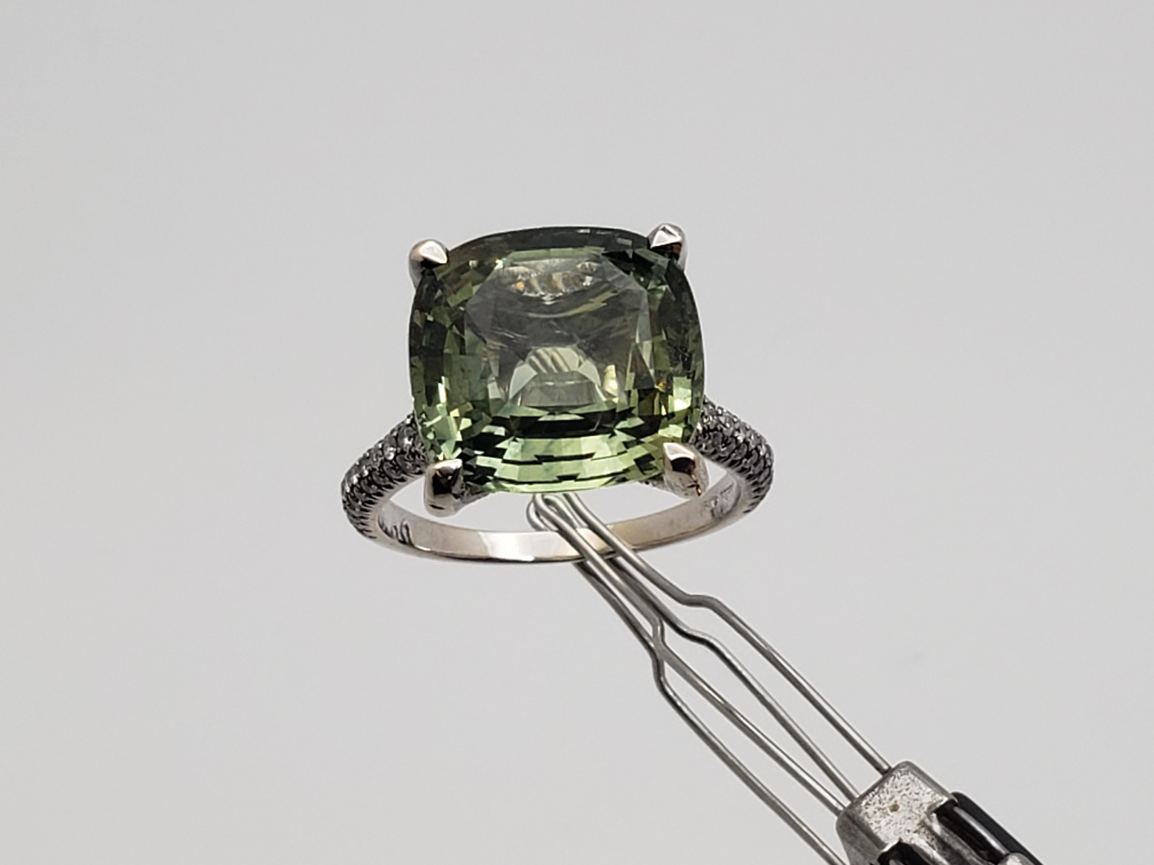 Anello di fidanzamento in oro bianco 18 carati con zaffiro verde da 11,63 carati certificato IGI in vendita 2