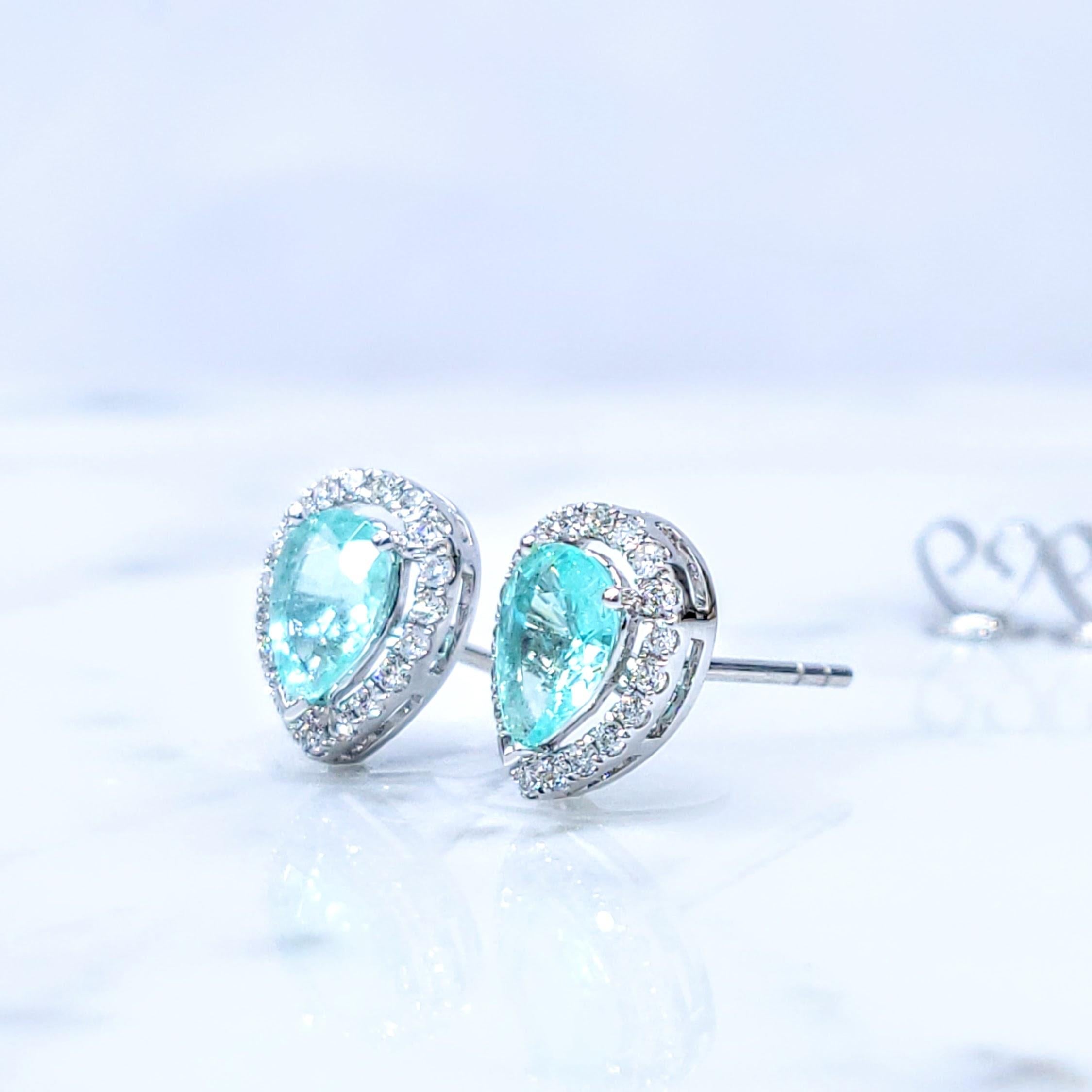 Orecchini con Paraiba e diamanti da 1,17 carati certificati IGI in oro bianco 18 carati In condizioni Nuovo in vendita a KOWLOON, HK