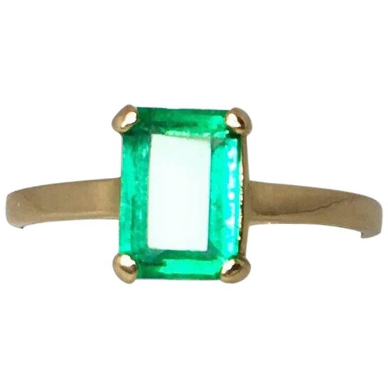 IGI Certified 1.17 Carat Vivid Green Colombian Emerald Solitaire Gold Ring