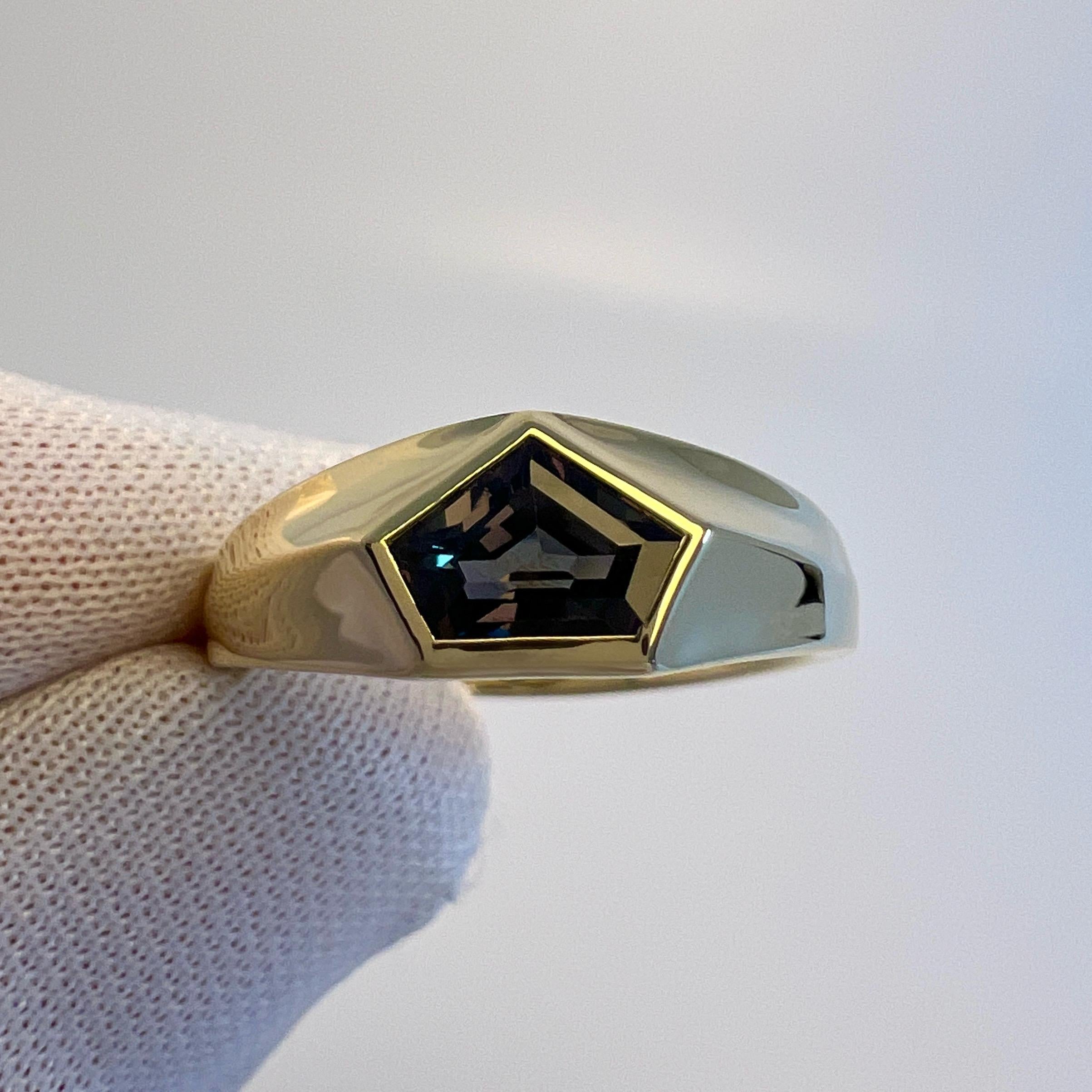 IGI Certified 1.17ct Fancy Untreated Colour Change Sapphire 18k Gold Signet Ring For Sale 2