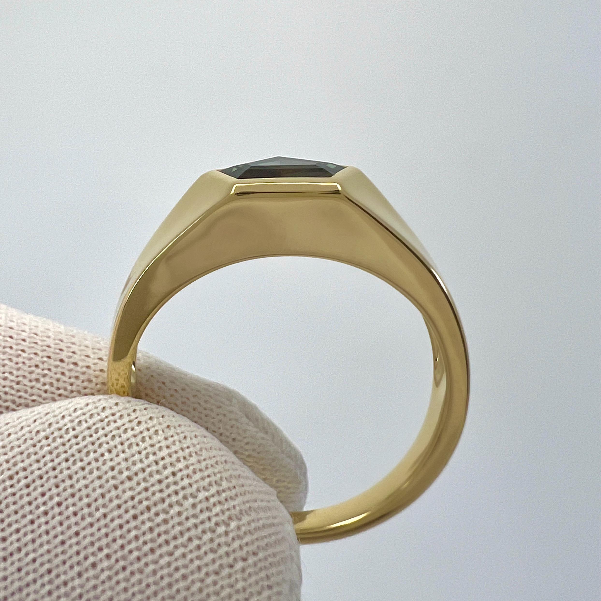 IGI Certified 1.17ct Fancy Untreated Colour Change Sapphire 18k Gold Signet Ring For Sale 3