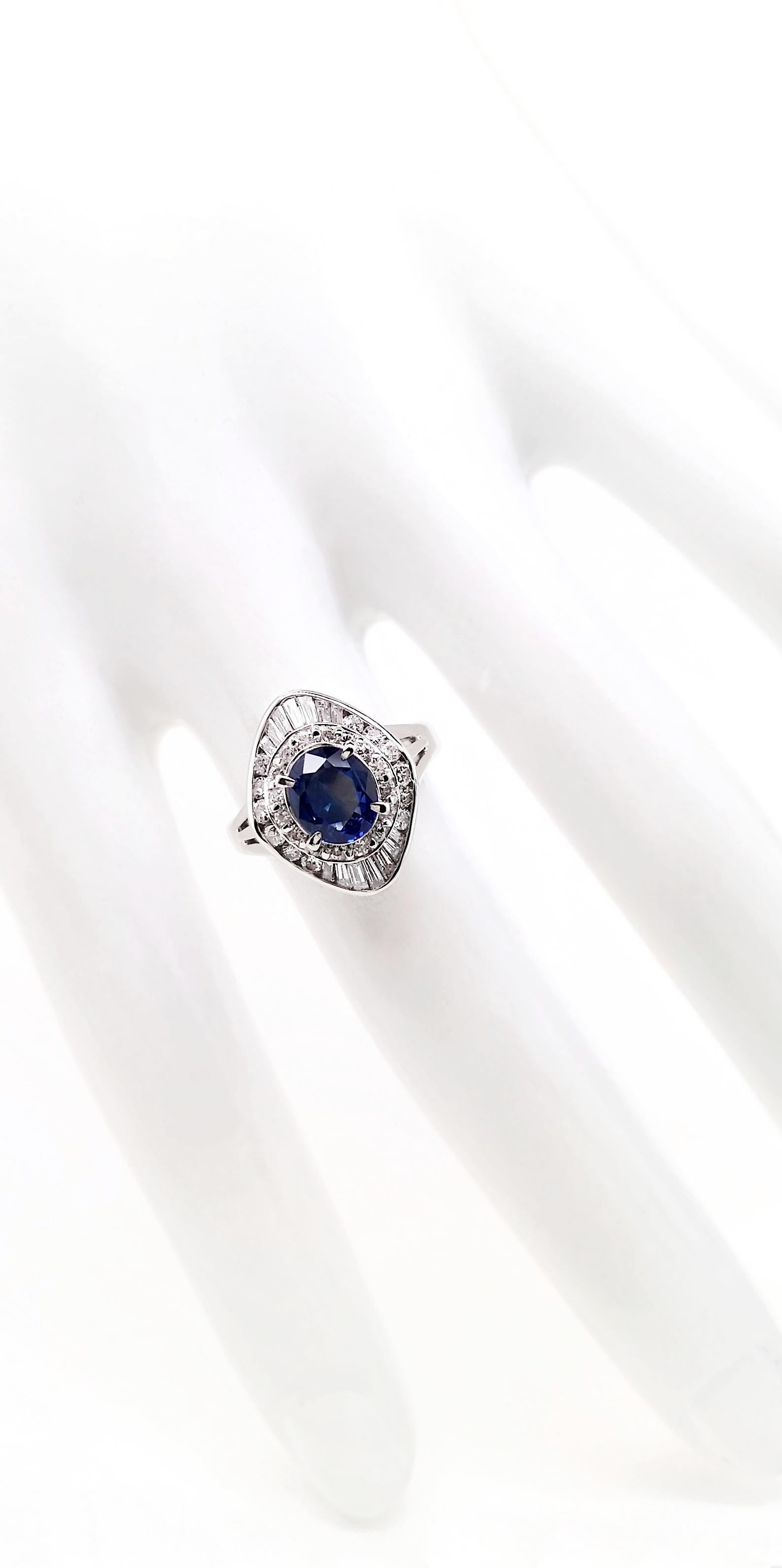 IGI Certified 1.17ct Sapphire 0.72ct Natural Diamonds Platinum Ring For Sale 1