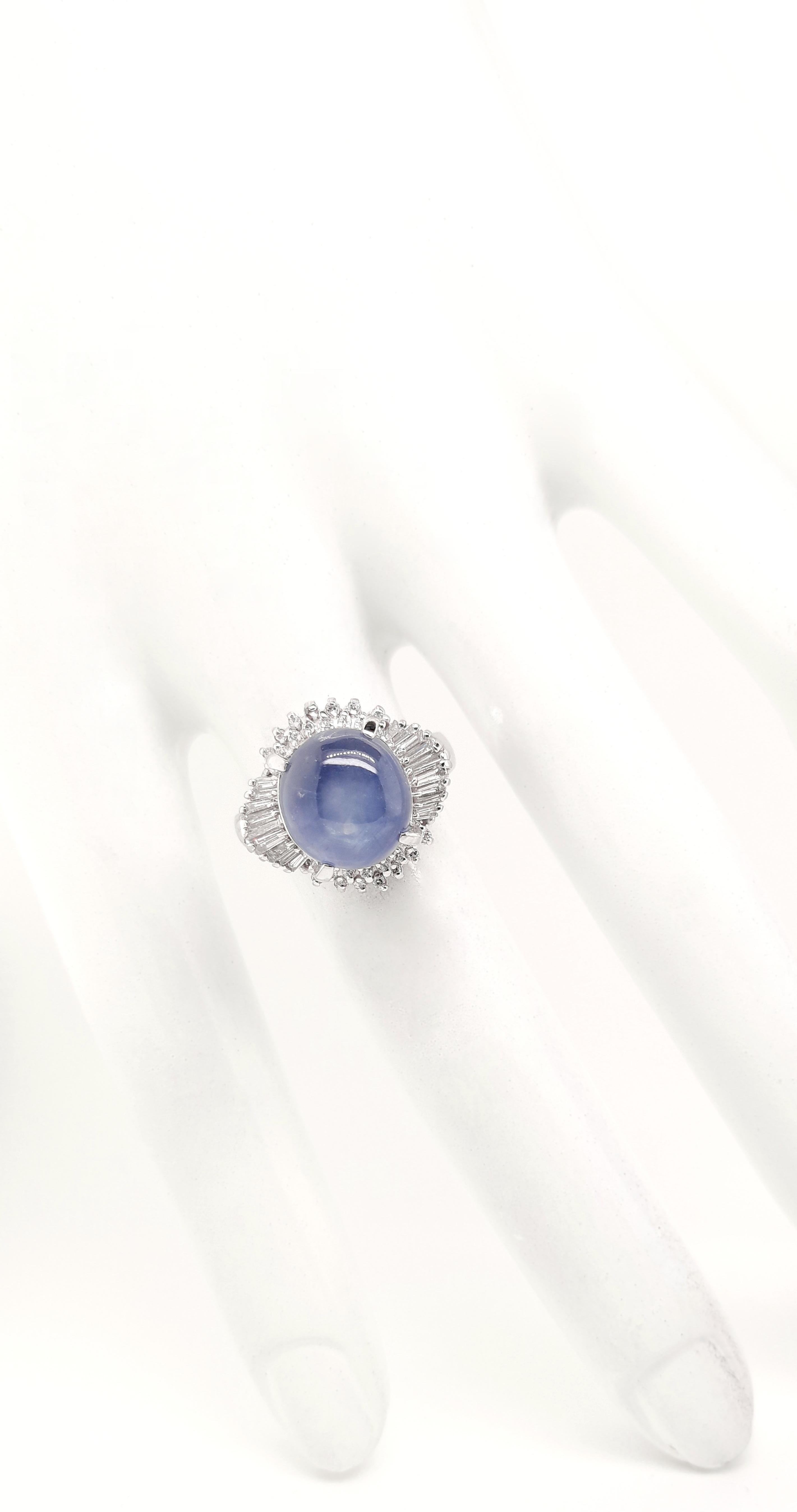 IGI Certified 11.7ct Untreated Star Sapphire and 0.53ct Diamonds Platinum Ring In New Condition In Hong Kong, HK