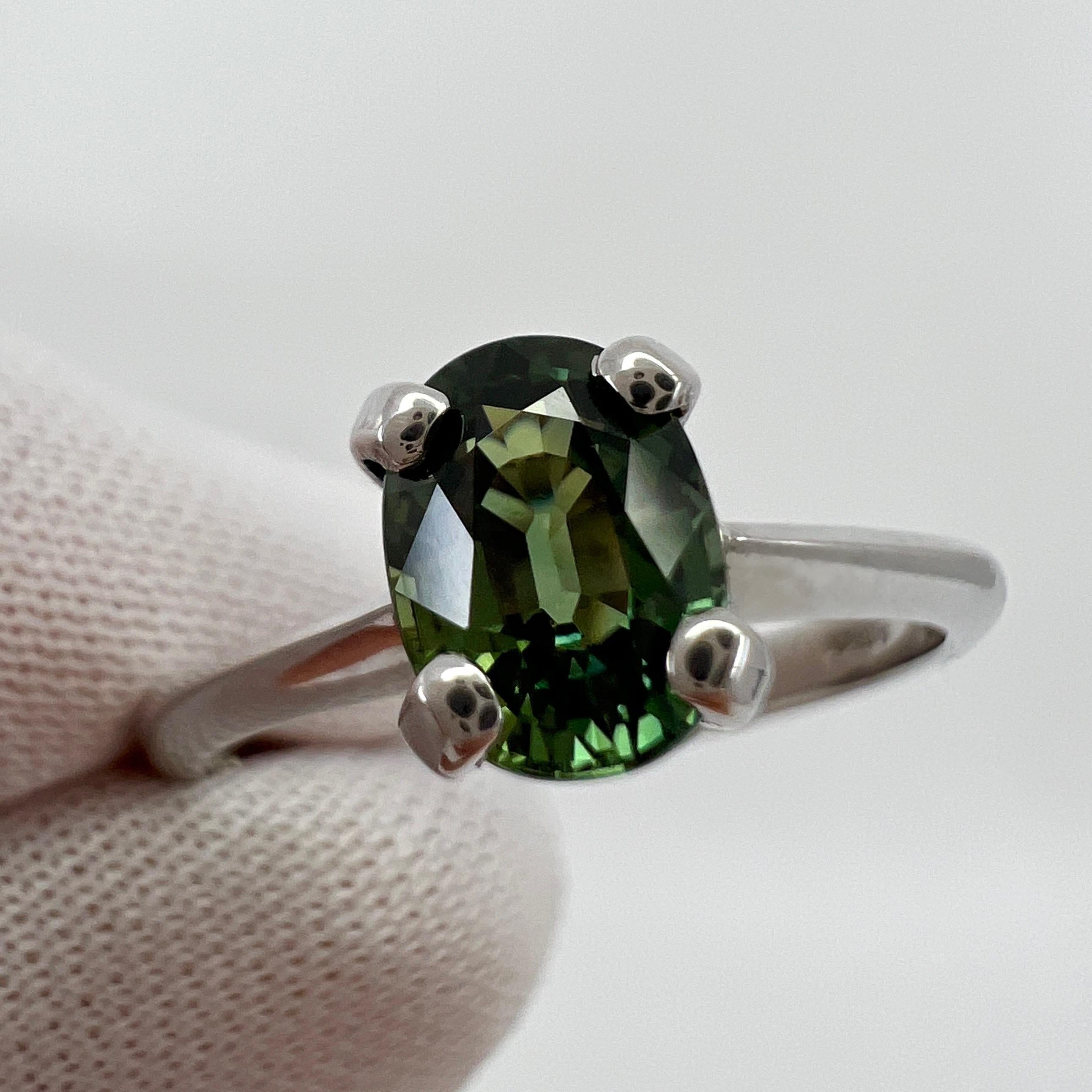 Bague solitaire en or blanc 18 carats avec saphir bleu vert non traité certifié IGI de 1,18 carat en vente 1