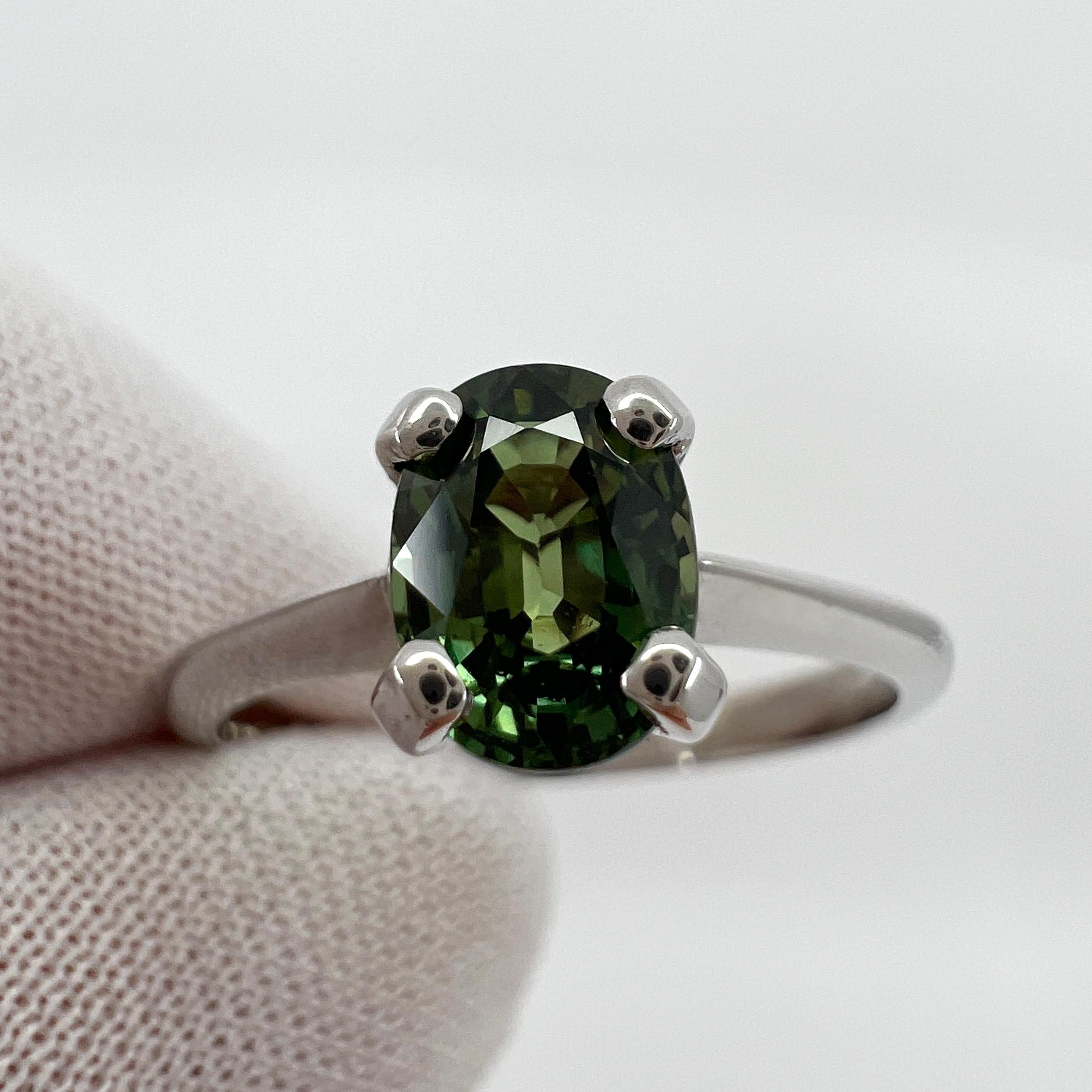 Bague solitaire en or blanc 18 carats avec saphir bleu vert non traité certifié IGI de 1,18 carat en vente 3