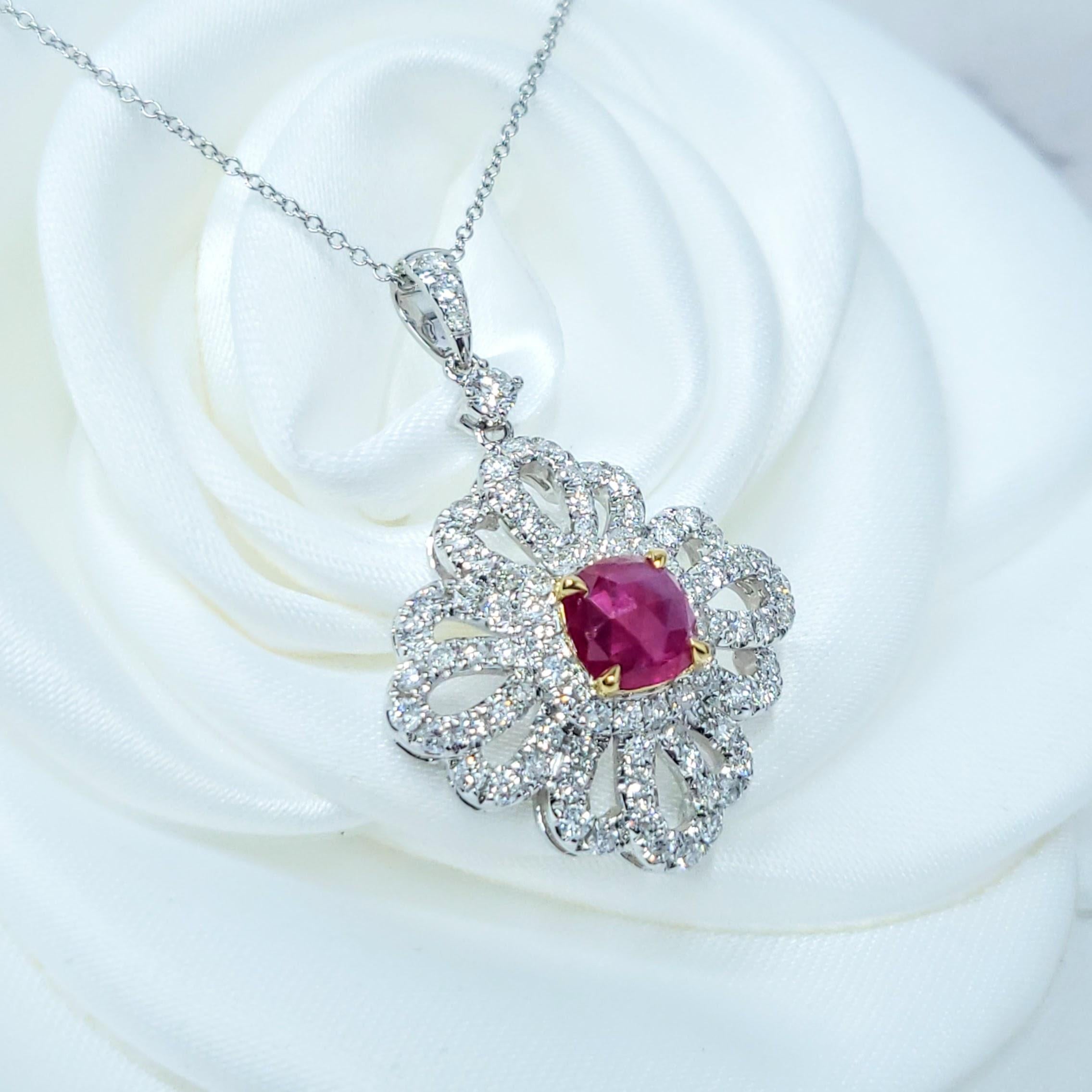 IGI-zertifizierter Anhänger aus 18 Karat Weißgold mit 1,20 Karat Burma-Rubin und Diamant im Zustand „Neu“ im Angebot in KOWLOON, HK