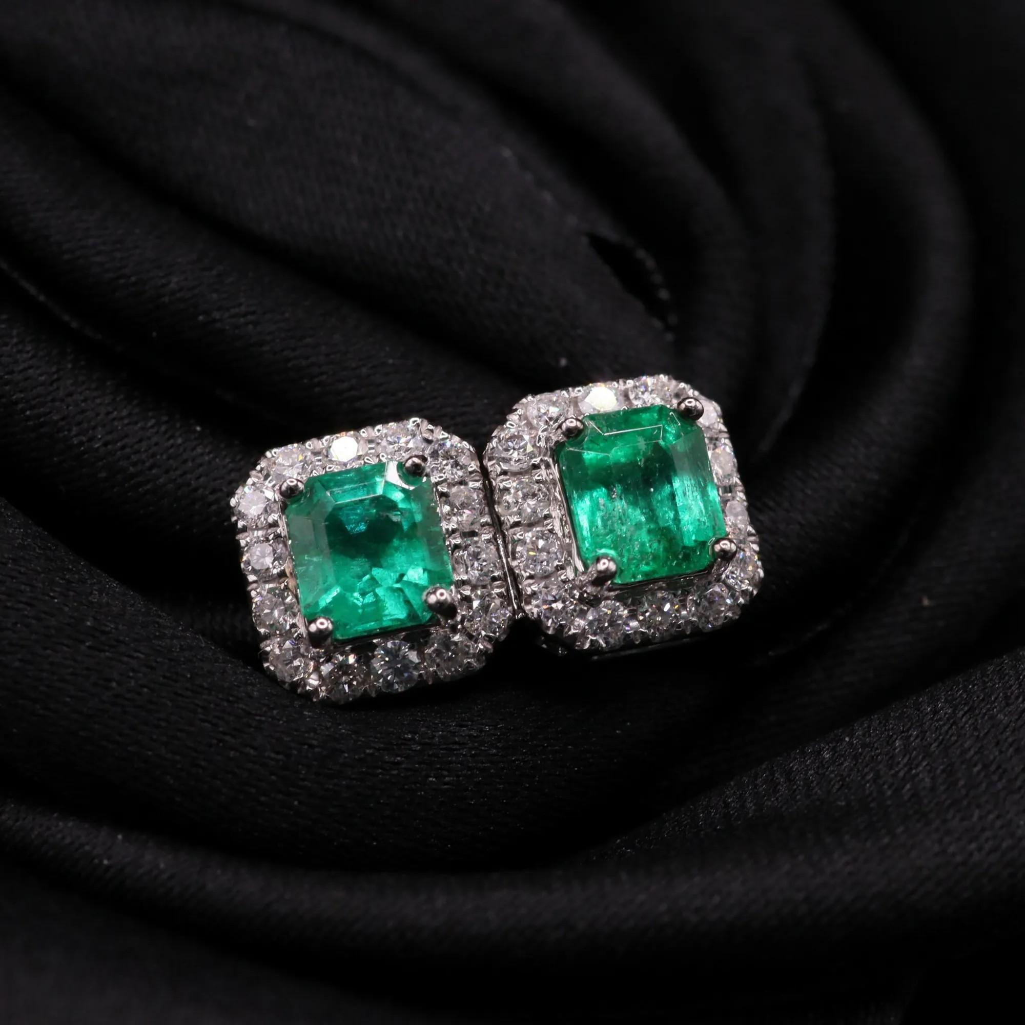 Boucles d'oreilles en or blanc 18 carats avec émeraude colombienne certifiée IGI de 1,20ct et diamant en vente 5
