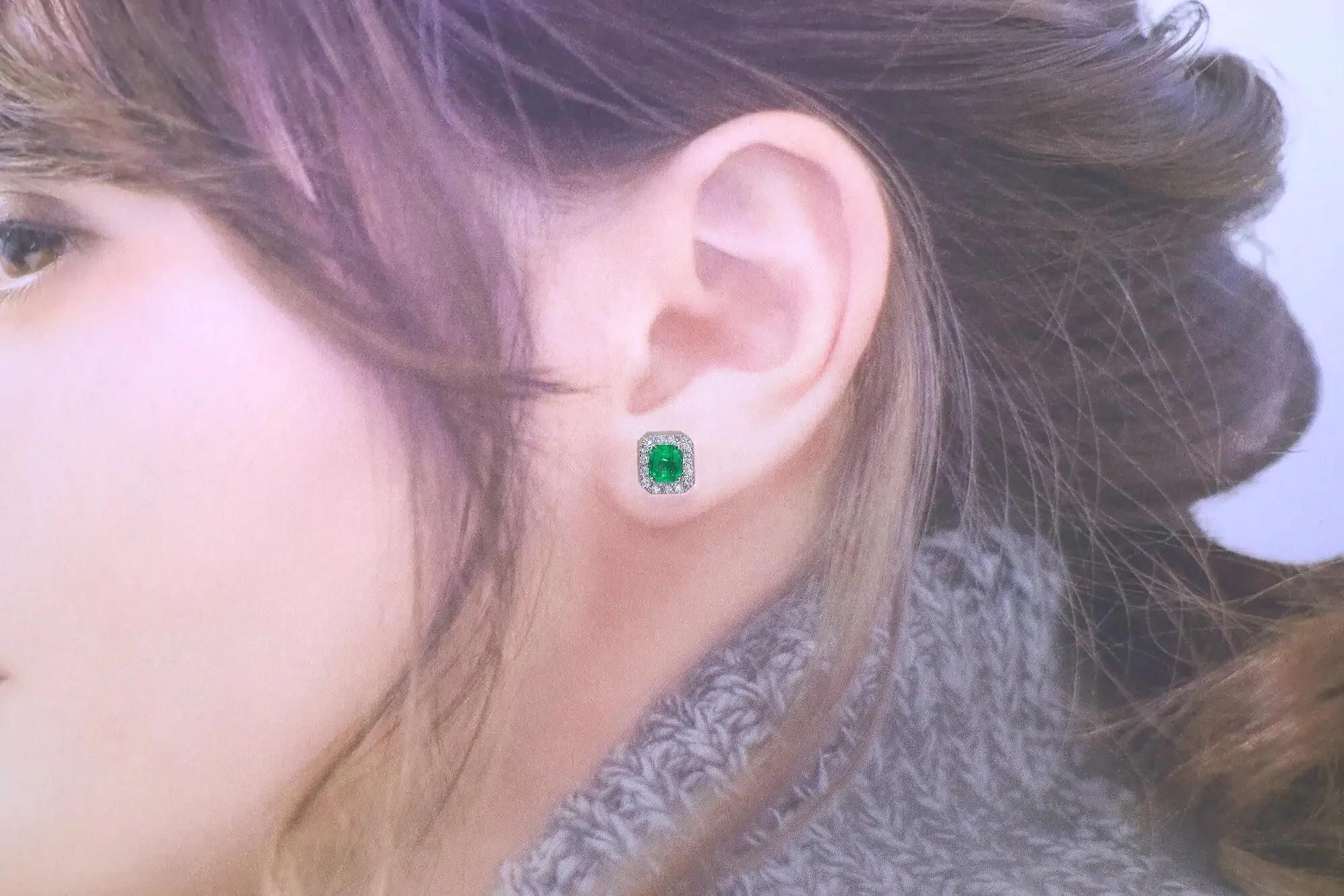 Boucles d'oreilles en or blanc 18 carats avec émeraude colombienne certifiée IGI de 1,20ct et diamant en vente 7