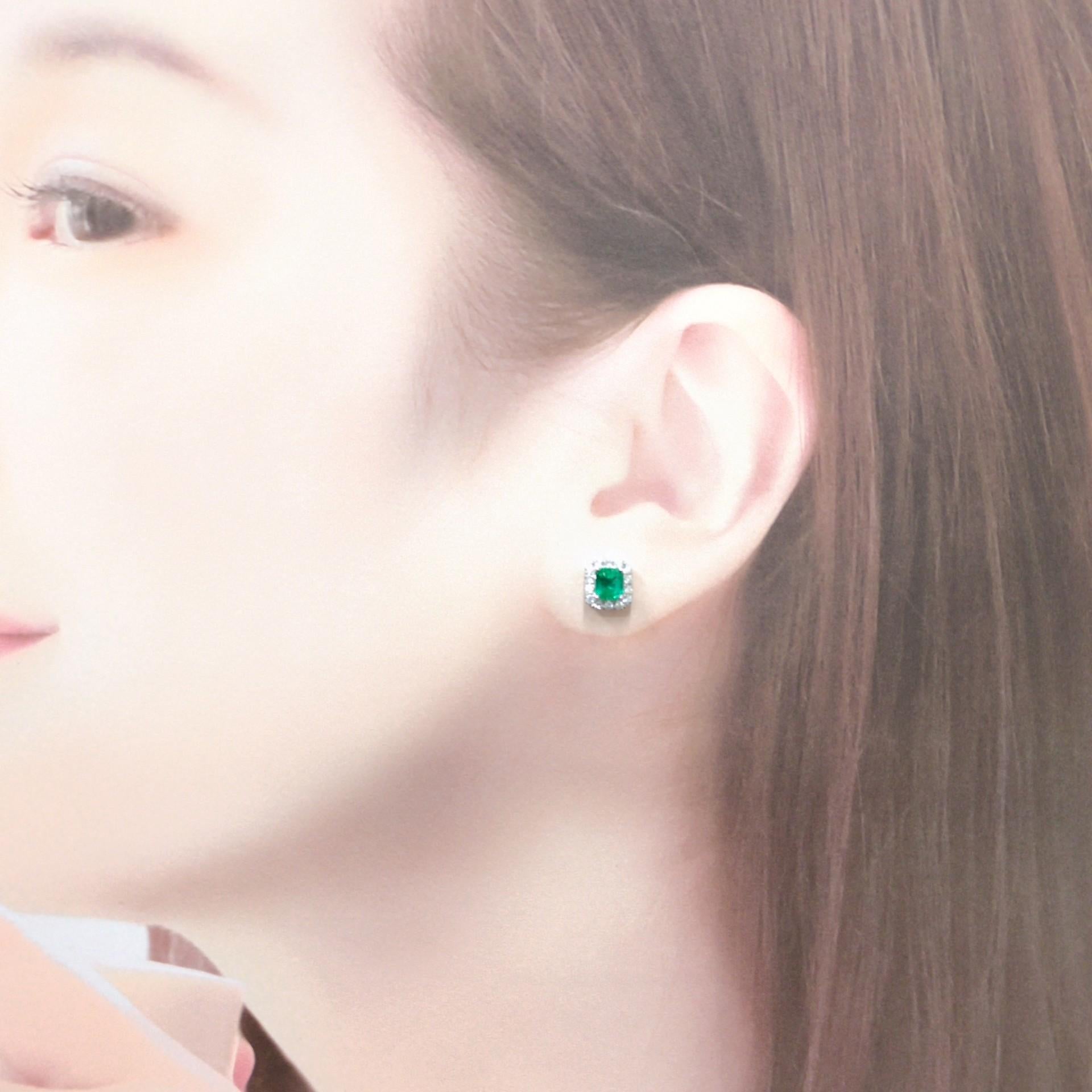 Taille émeraude Boucles d'oreilles en or blanc 18 carats avec émeraude colombienne certifiée IGI de 1,20ct et diamant en vente