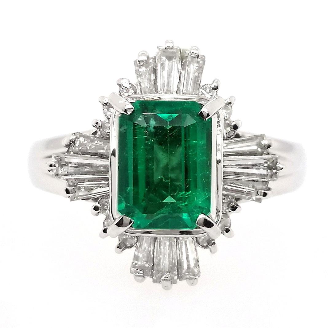 Indulge in opulence with a breathtaking vivid-green Colombian emerald, accentuated by 100% natural diamonds. This luxurious piece transcends elegance, creating a statement of refined taste and a touch of glamour for those who appreciate the finest