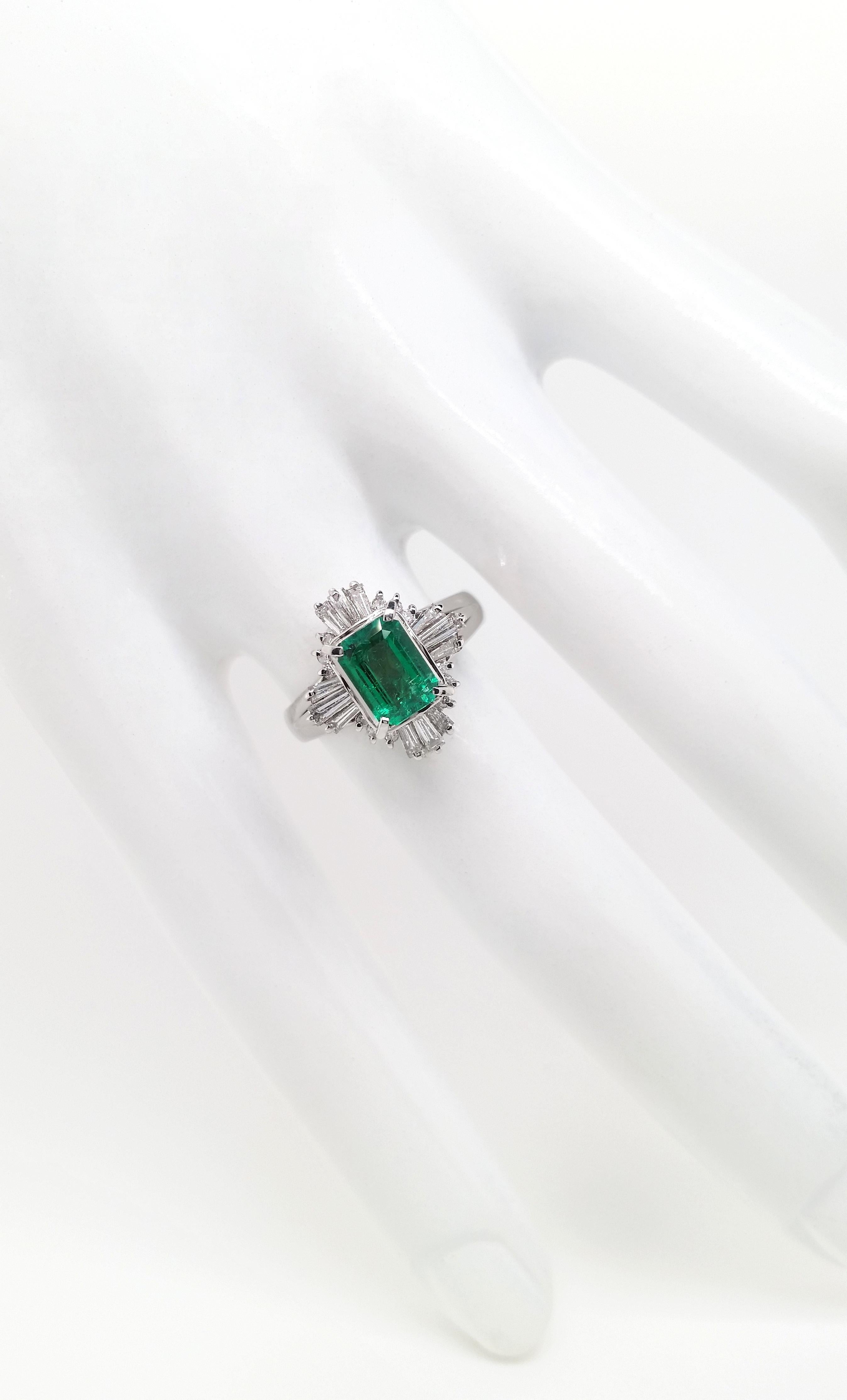 Emerald Cut IGI Certified 1.20ct Vivid Green Emerald 0.65ct Natural Diamonds Platinum Ring For Sale