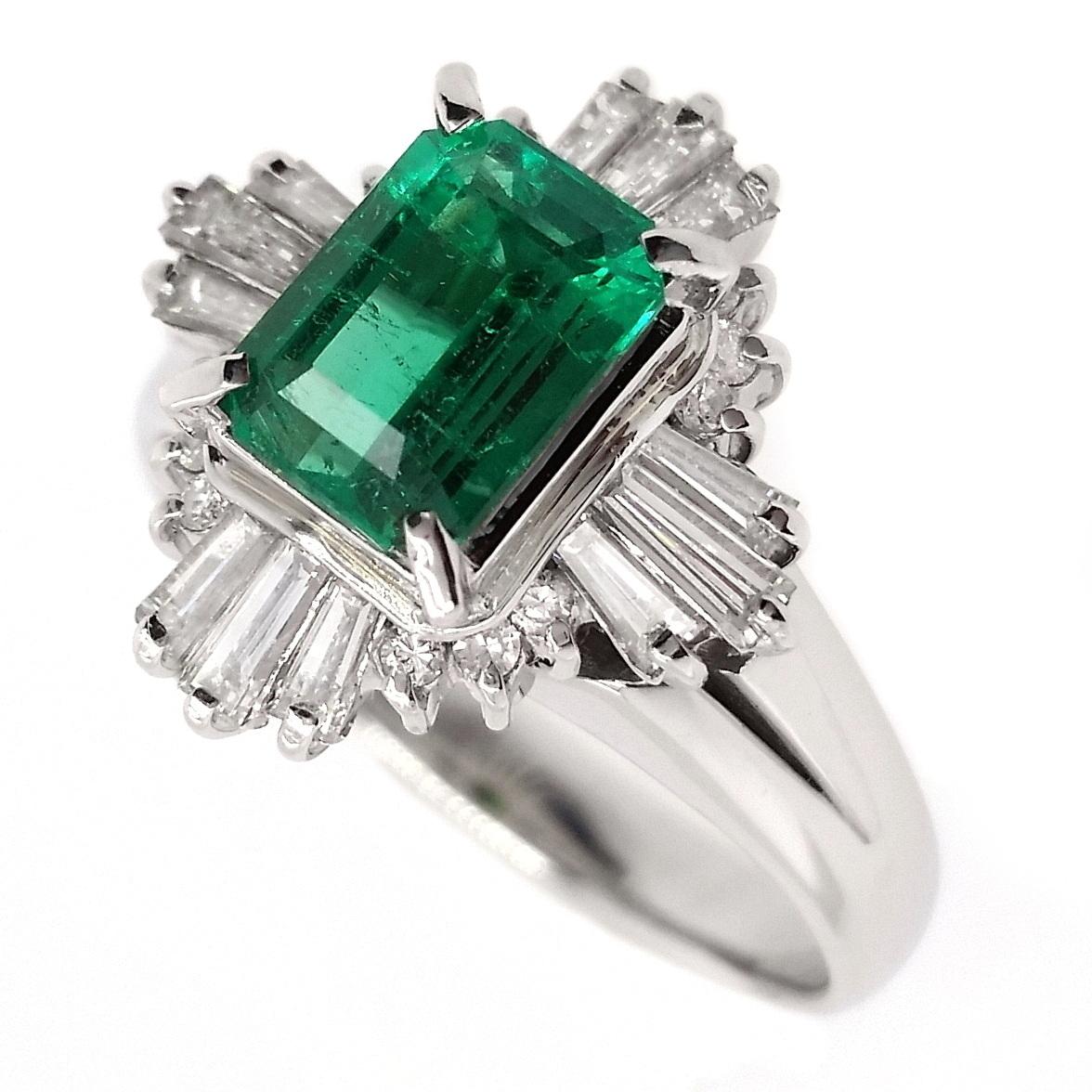 IGI Certified 1.20ct Vivid Green Emerald 0.65ct Natural Diamonds Platinum Ring For Sale 2