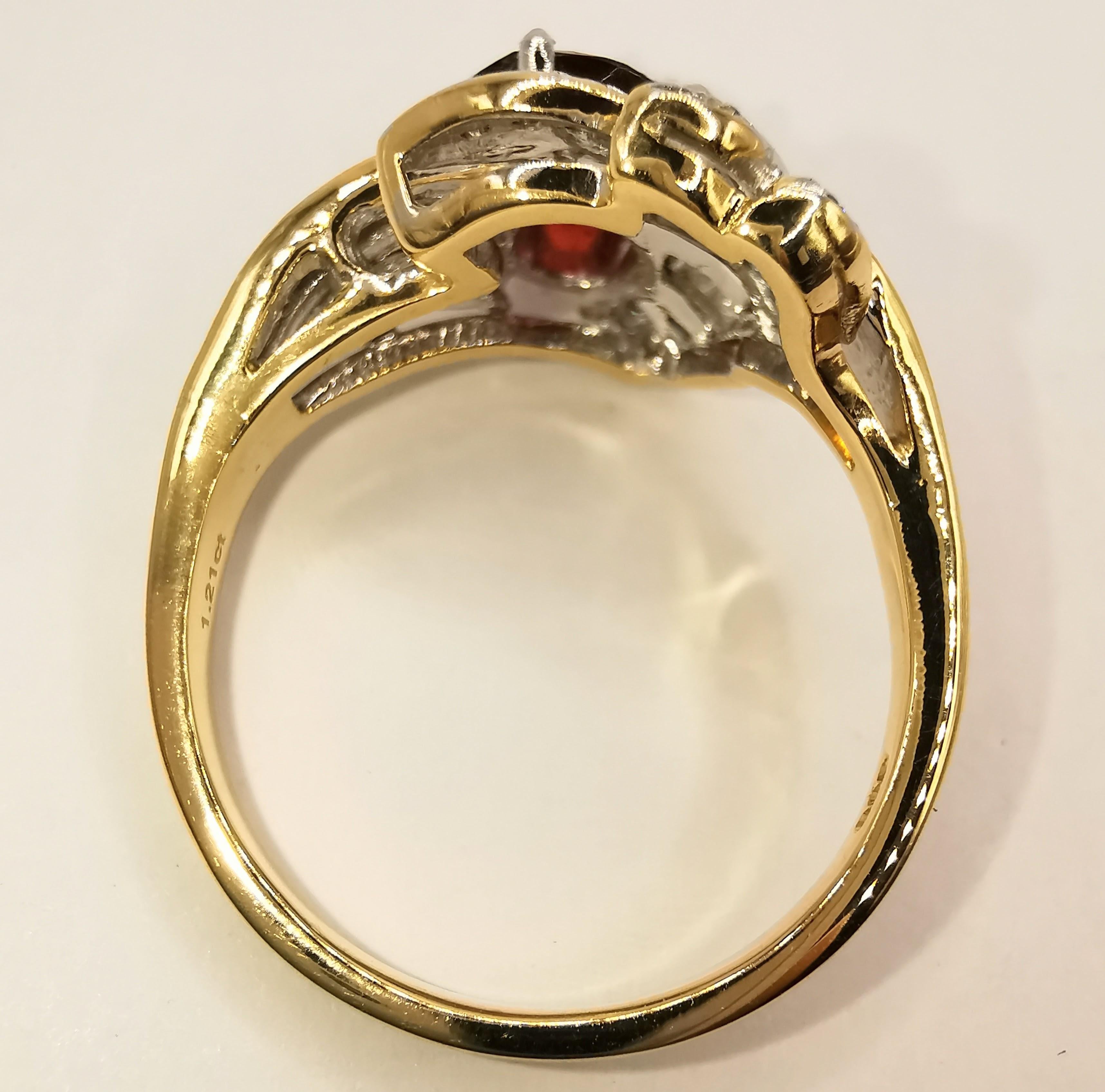 Women's Vintage IGI Vertified 1.21ct Oval-cut Orangy Red Garnet Diamond 20K Gold Ring For Sale