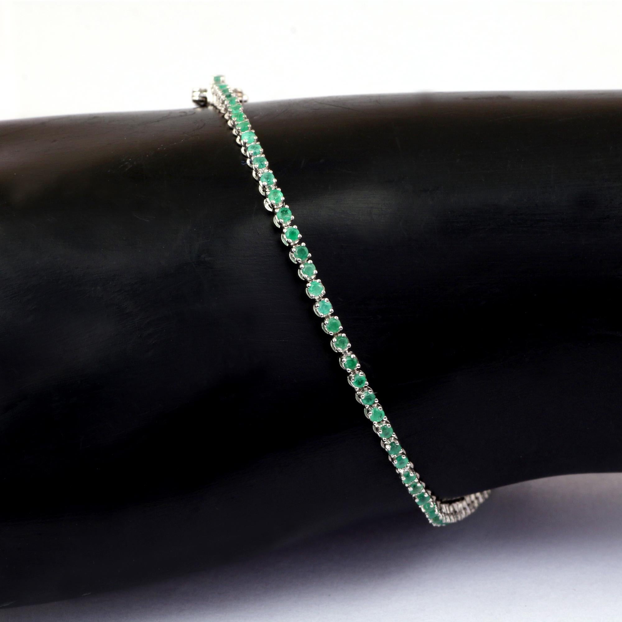 Women's IGI Certified 1.24 Carat Natural Emerald Gemstone 18K White Gold Chain Bracelet For Sale
