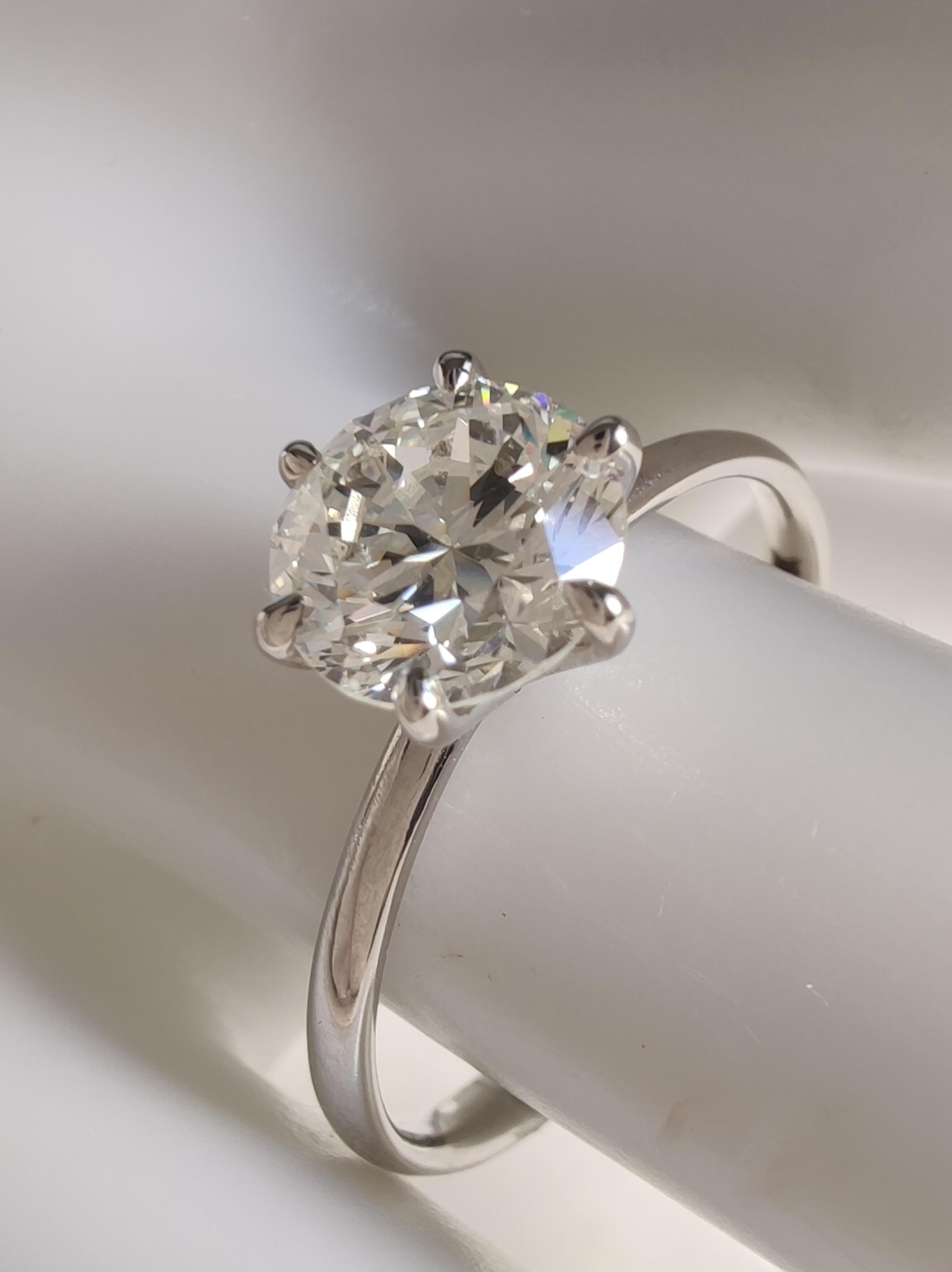 IGI Certified 1.25 Carat  Brilliant Diamond Engagement Ring in 18K White Gold For Sale 5