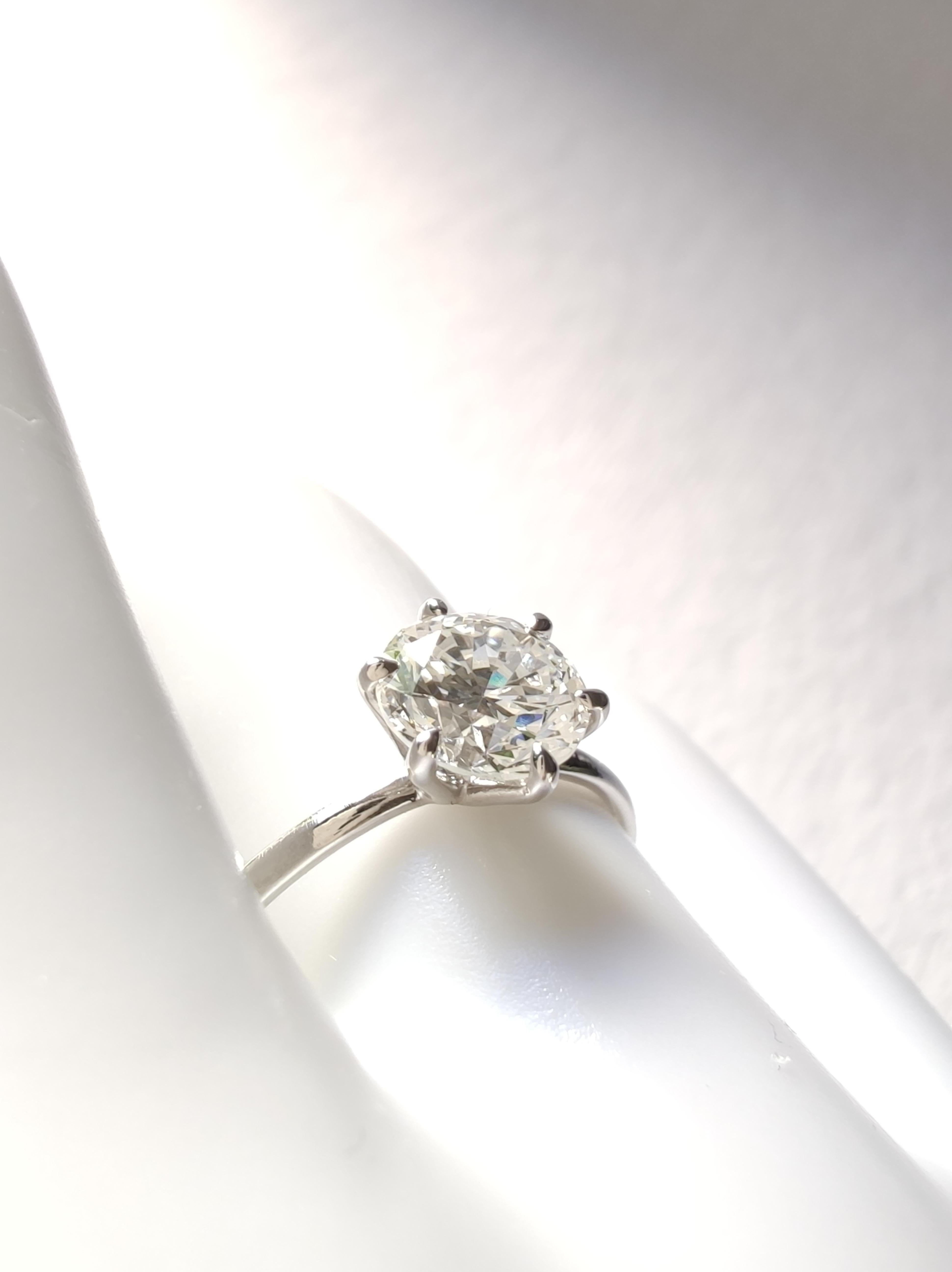 Women's IGI Certified 1.25 Carat  Brilliant Diamond Engagement Ring in 18K White Gold For Sale