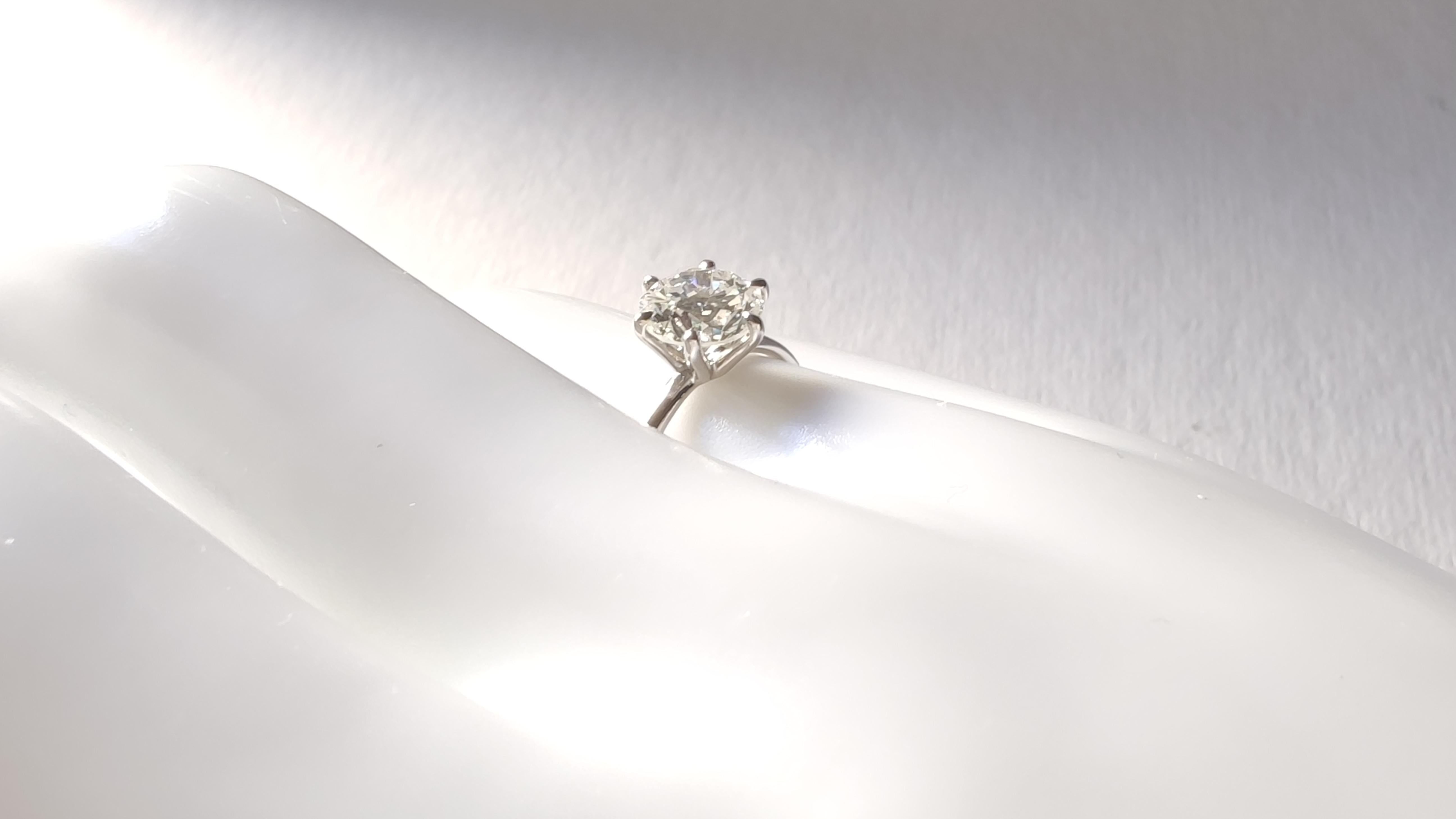 IGI Certified 1.25 Carat  Brilliant Diamond Engagement Ring in 18K White Gold For Sale 1