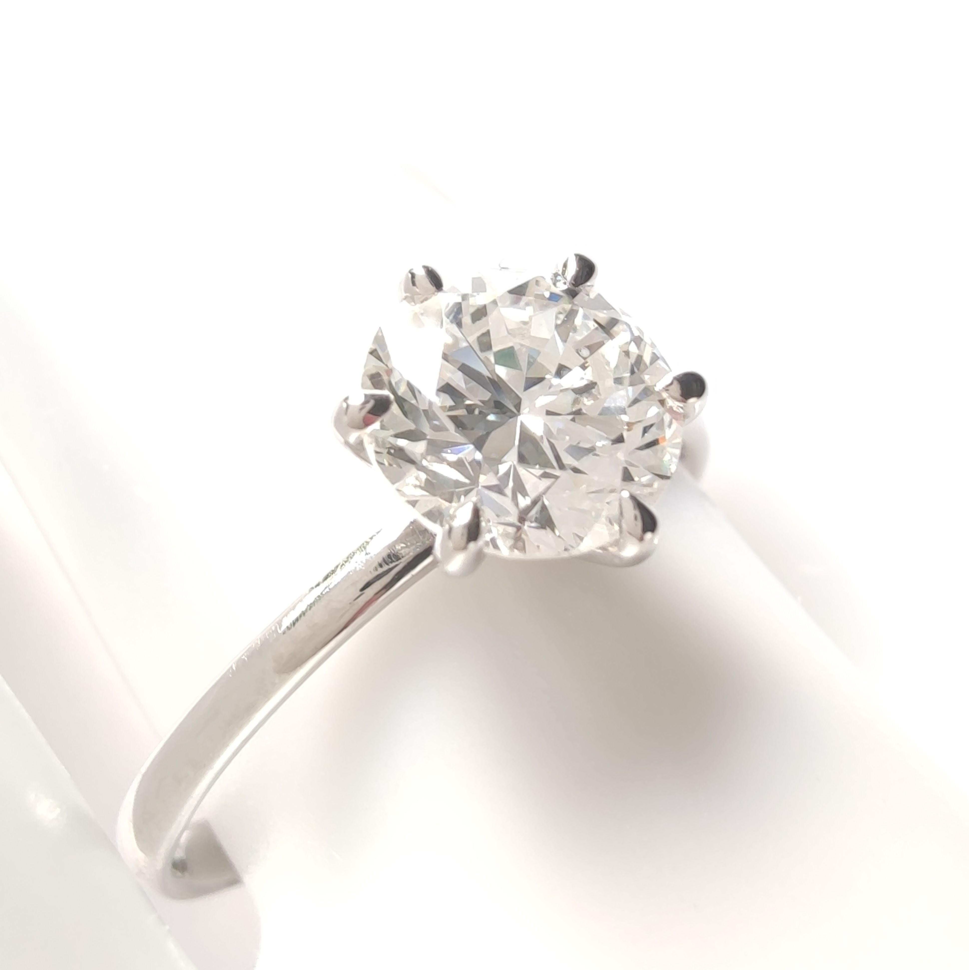 IGI Certified 1.25 Carat  Brilliant Diamond Engagement Ring in 18K White Gold For Sale 2